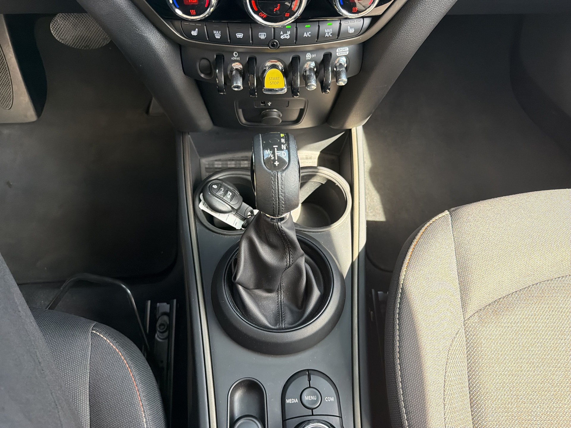 MINI Countryman Cooper SE ALL4 PHEV Steptronic-image-12