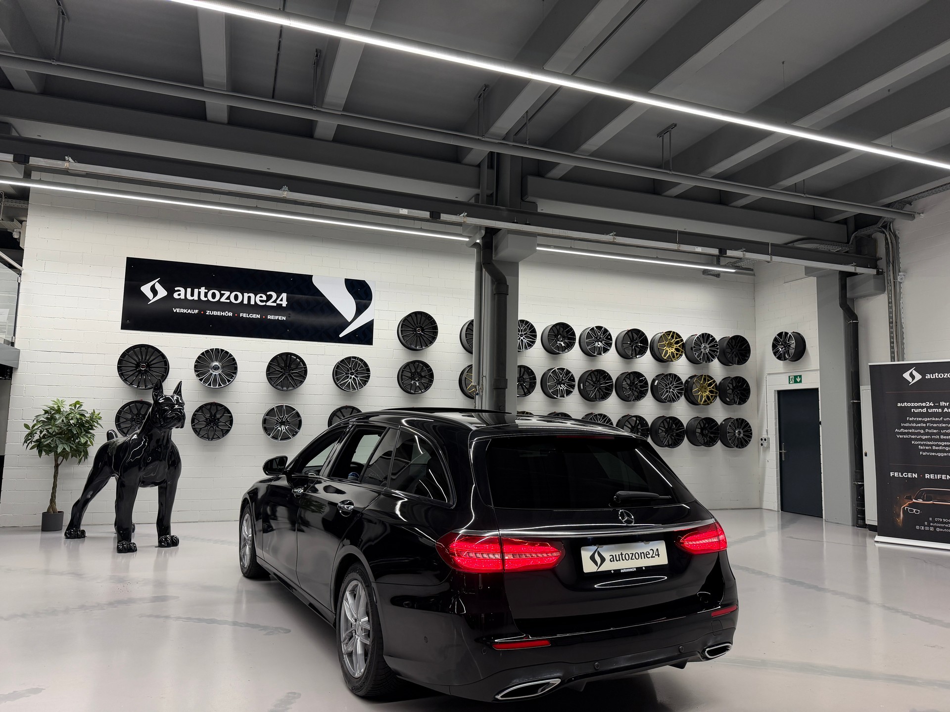 MERCEDES-BENZ E 220 d AMG Line 4matic Kombi *CH-Auto*Servicegepflegt bei Mercedes*Frisch ab Service u. MFK*-showroom-element-2