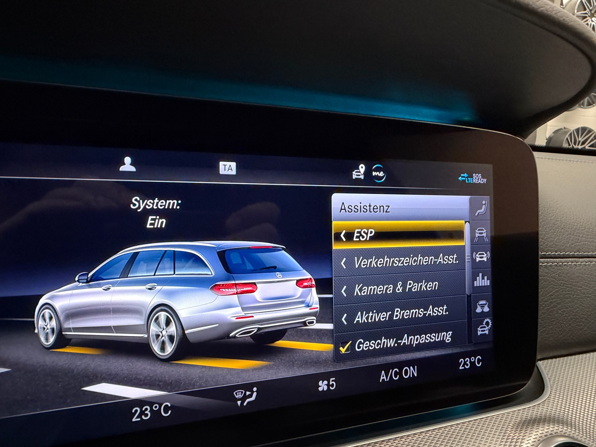 MERCEDES-BENZ E 220 d AMG Line 4matic Kombi *CH-Auto*Servicegepflegt bei Mercedes*Frisch ab Service u. MFK*-image-11