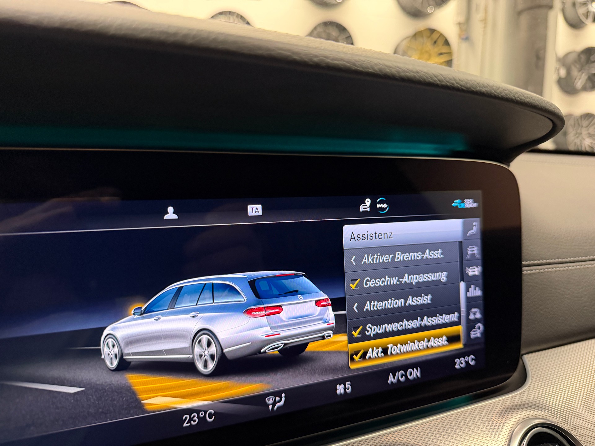 MERCEDES-BENZ E 220 d AMG Line 4matic Kombi *CH-Auto*Servicegepflegt bei Mercedes*Frisch ab Service u. MFK*-image-13
