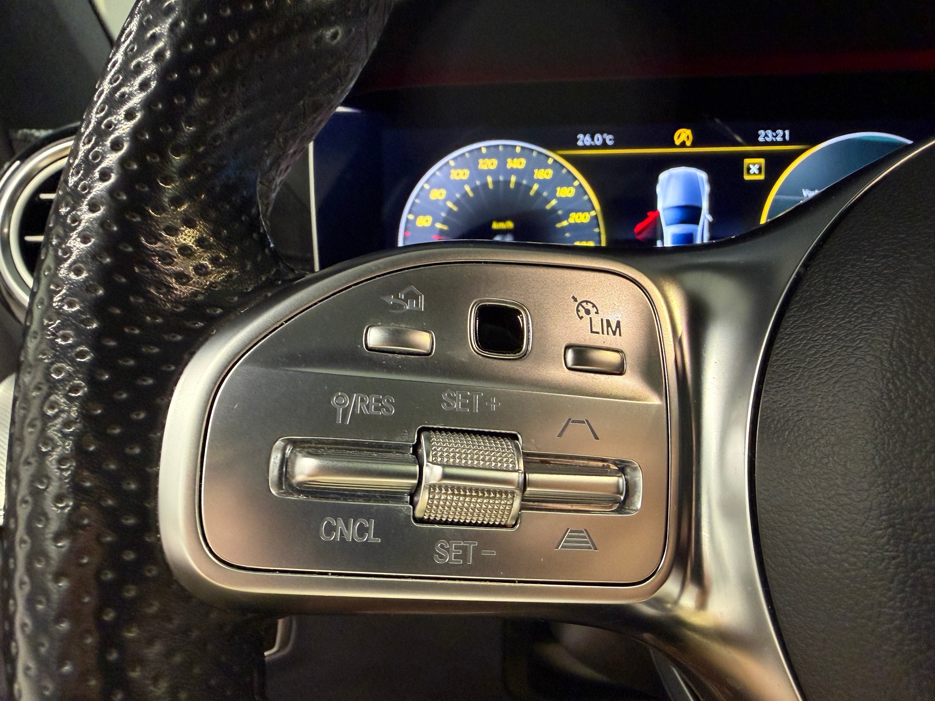 MERCEDES-BENZ E 220 d AMG Line 4matic Kombi *CH-Auto*Servicegepflegt bei Mercedes*Frisch ab Service u. MFK*-image-5