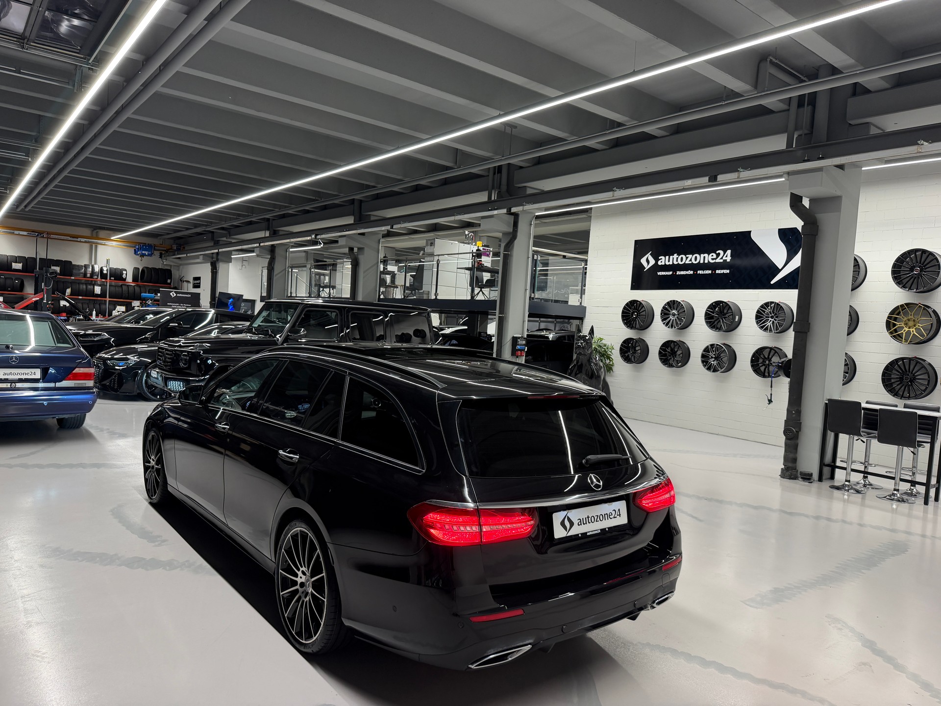 MERCEDES-BENZ E 220 d AMG Line 4matic Kombi *CH-Auto*Servicegepflegt bei Mercedes*Frisch ab Service u. MFK*-image-10