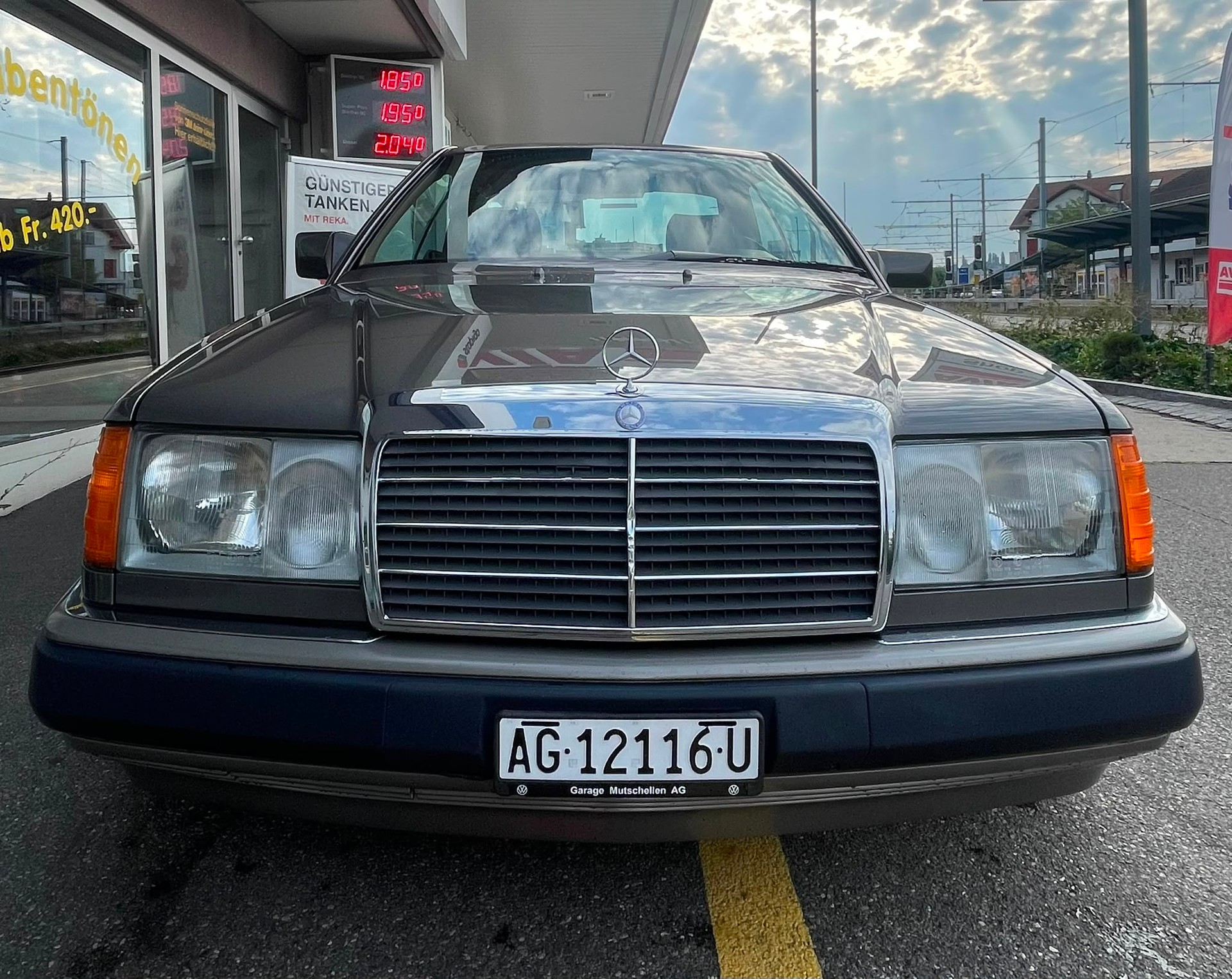 MERCEDES-BENZ 300 CE C124 CH-Auto Klima.Schiebedach Veteraneneintrag-image-2