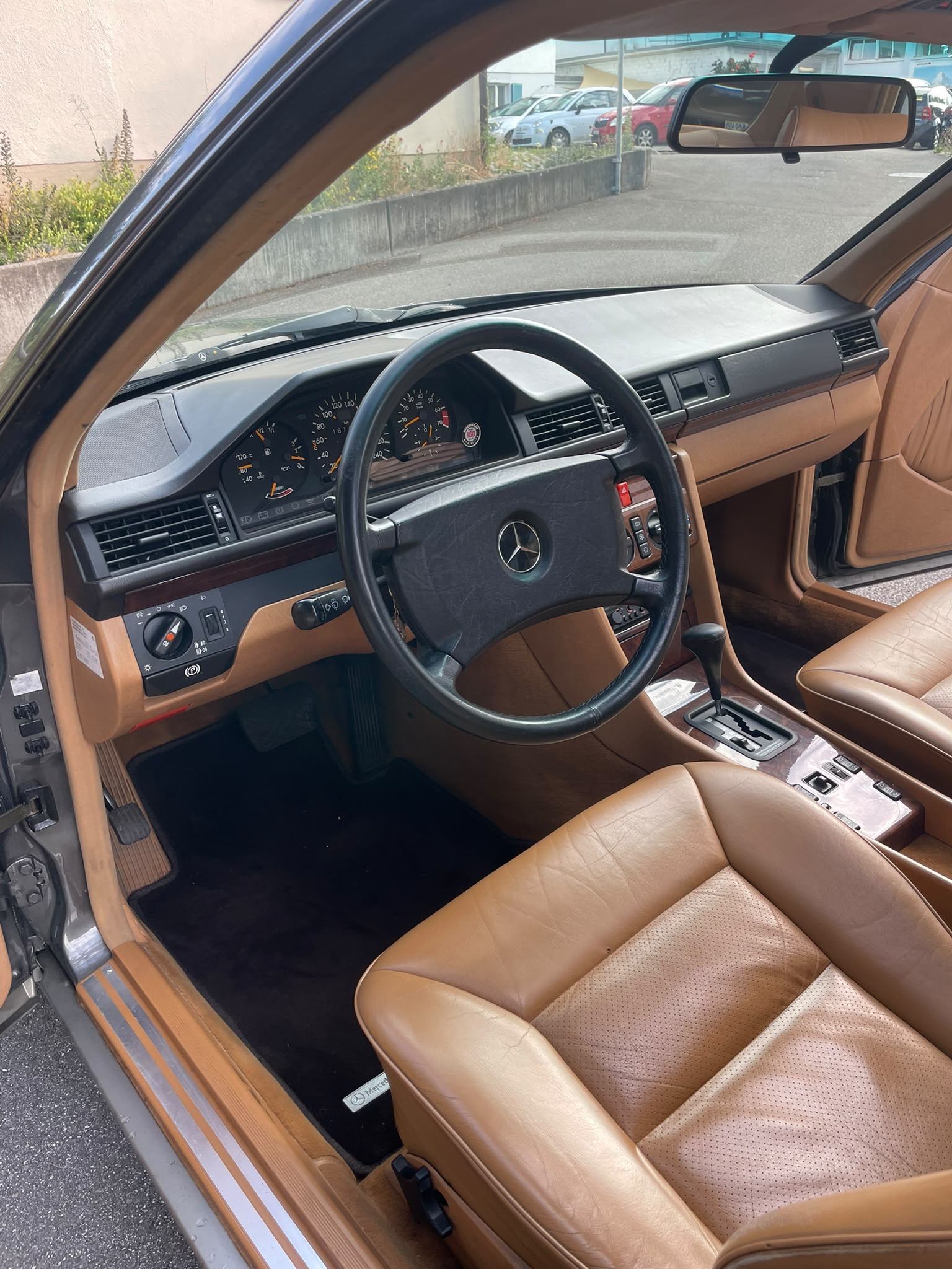 MERCEDES-BENZ 300 CE C124 CH-Auto Klima.Schiebedach Veteraneneintrag-image-11