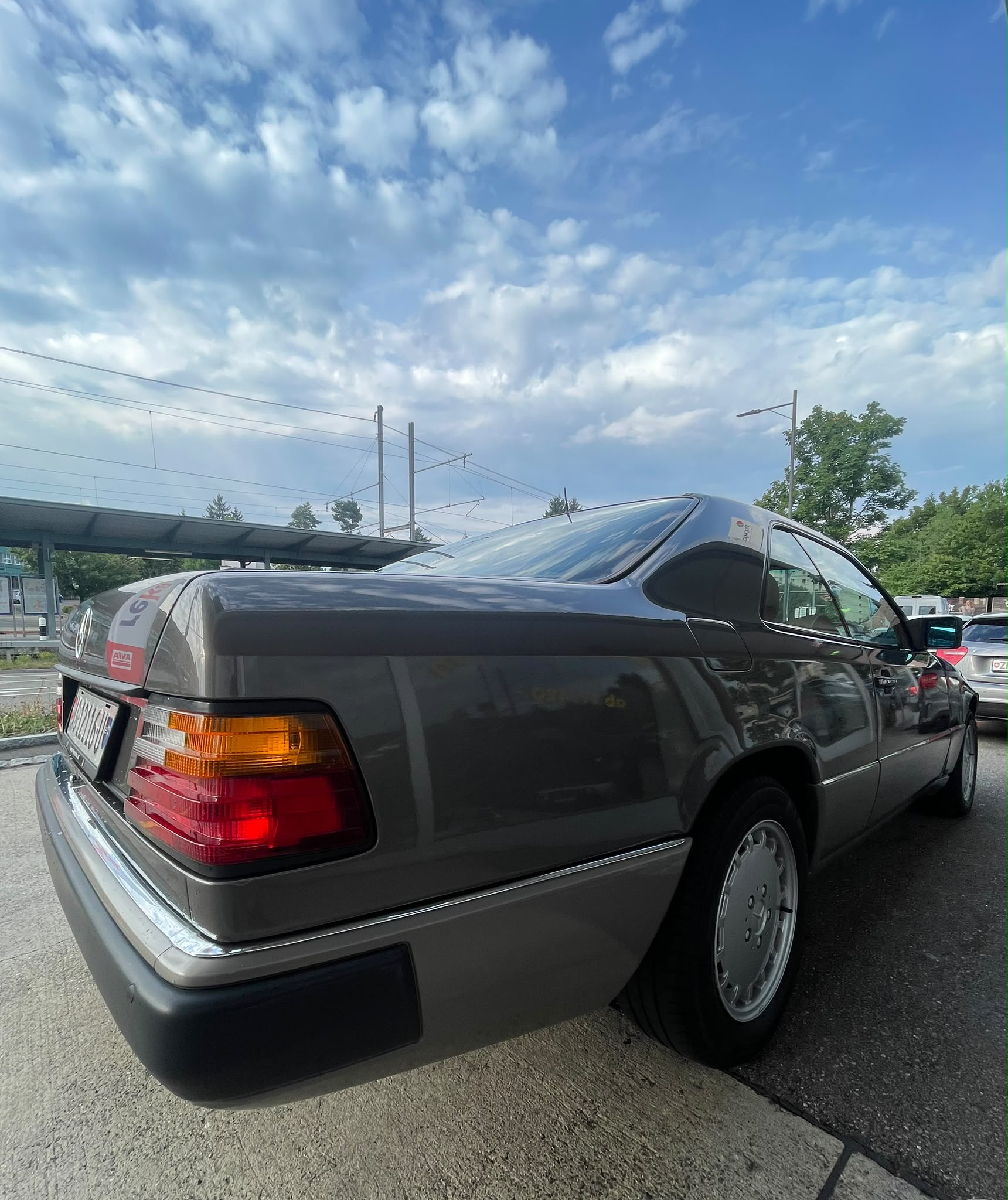 MERCEDES-BENZ 300 CE C124 CH-Auto Klima.Schiebedach Veteraneneintrag-image-3