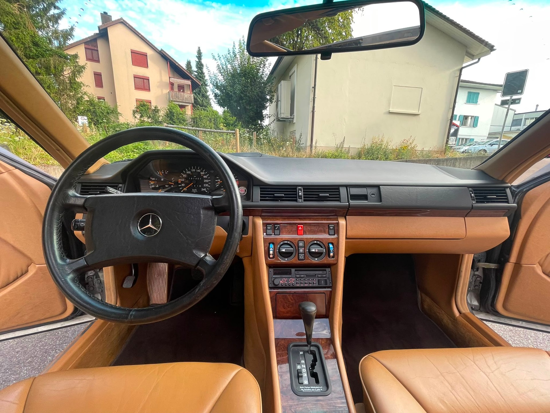 MERCEDES-BENZ 300 CE C124 CH-Auto Klima.Schiebedach Veteraneneintrag-image-10