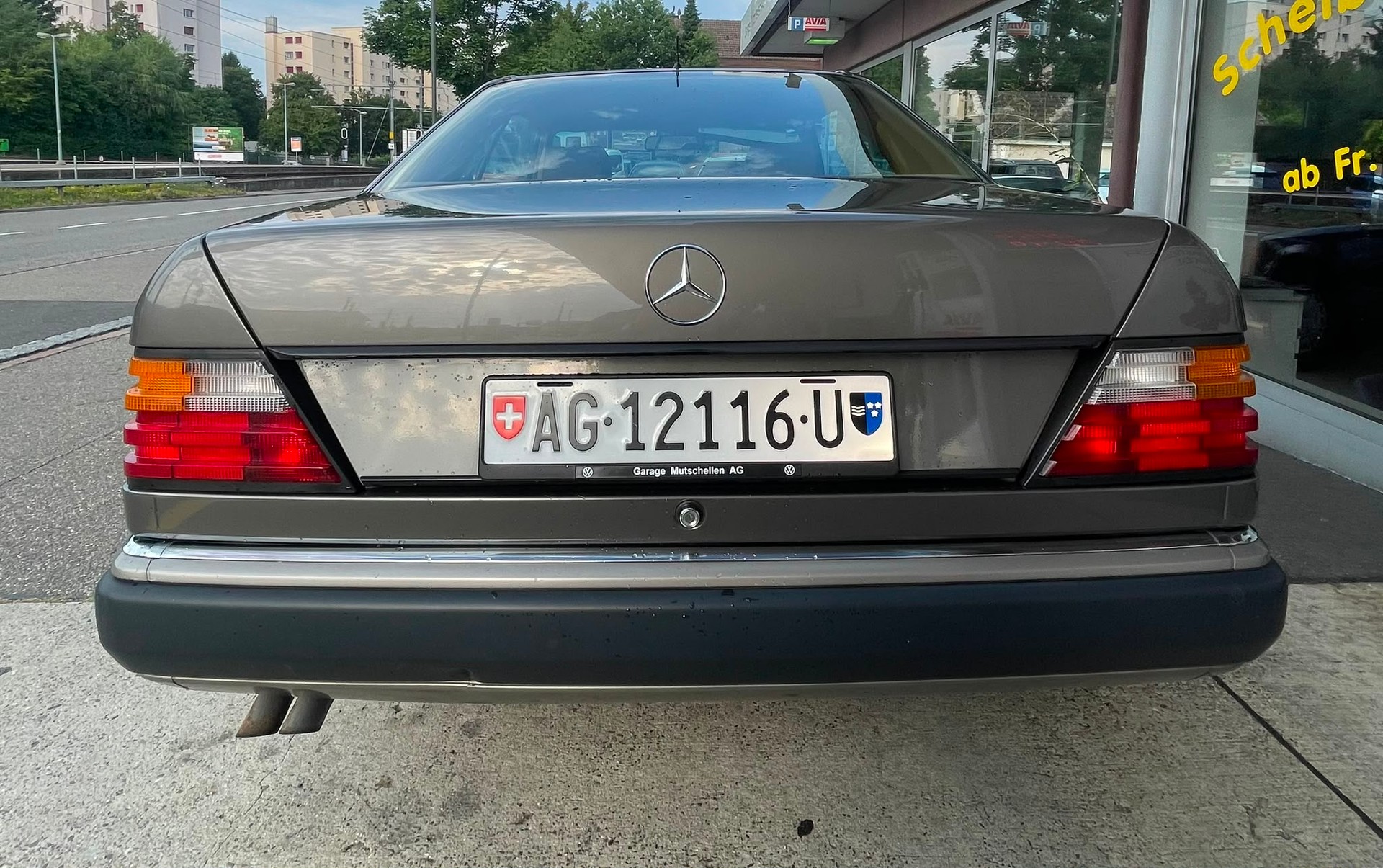 MERCEDES-BENZ 300 CE C124 CH-Auto Klima.Schiebedach Veteraneneintrag-image-5