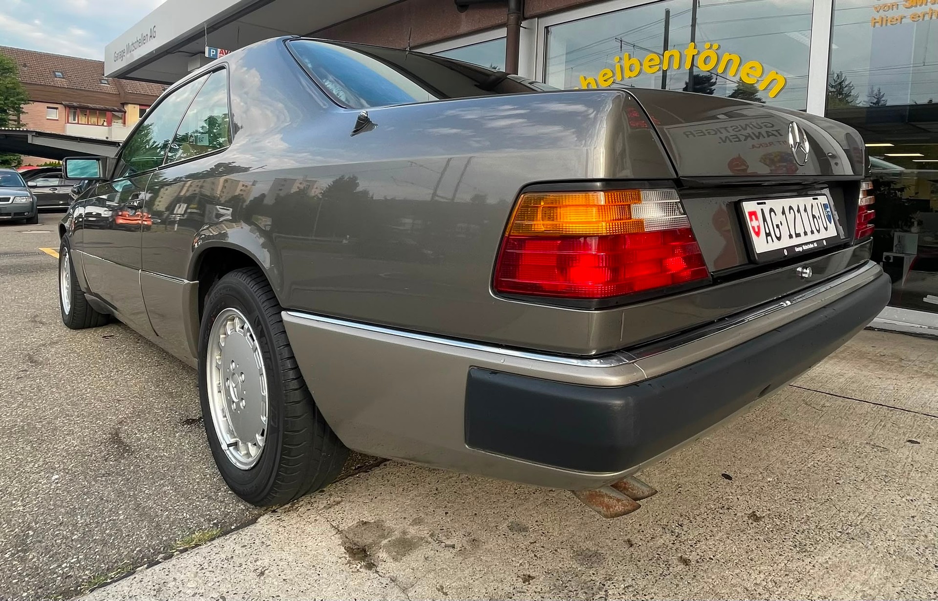 MERCEDES-BENZ 300 CE C124 CH-Auto Klima.Schiebedach Veteraneneintrag-image-4