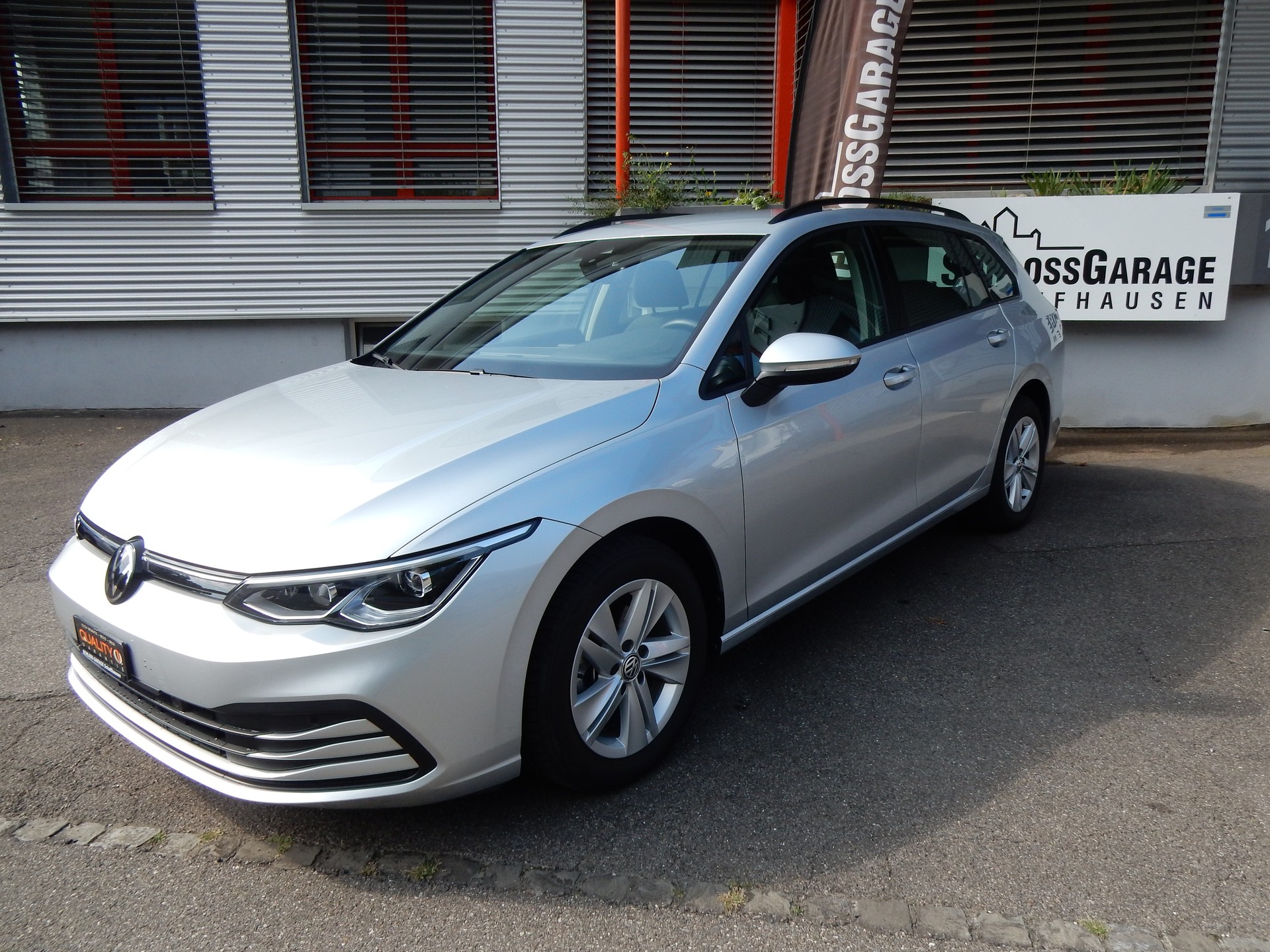 VW Golf Variant 1.5 eTSI mHEV Life-image-0