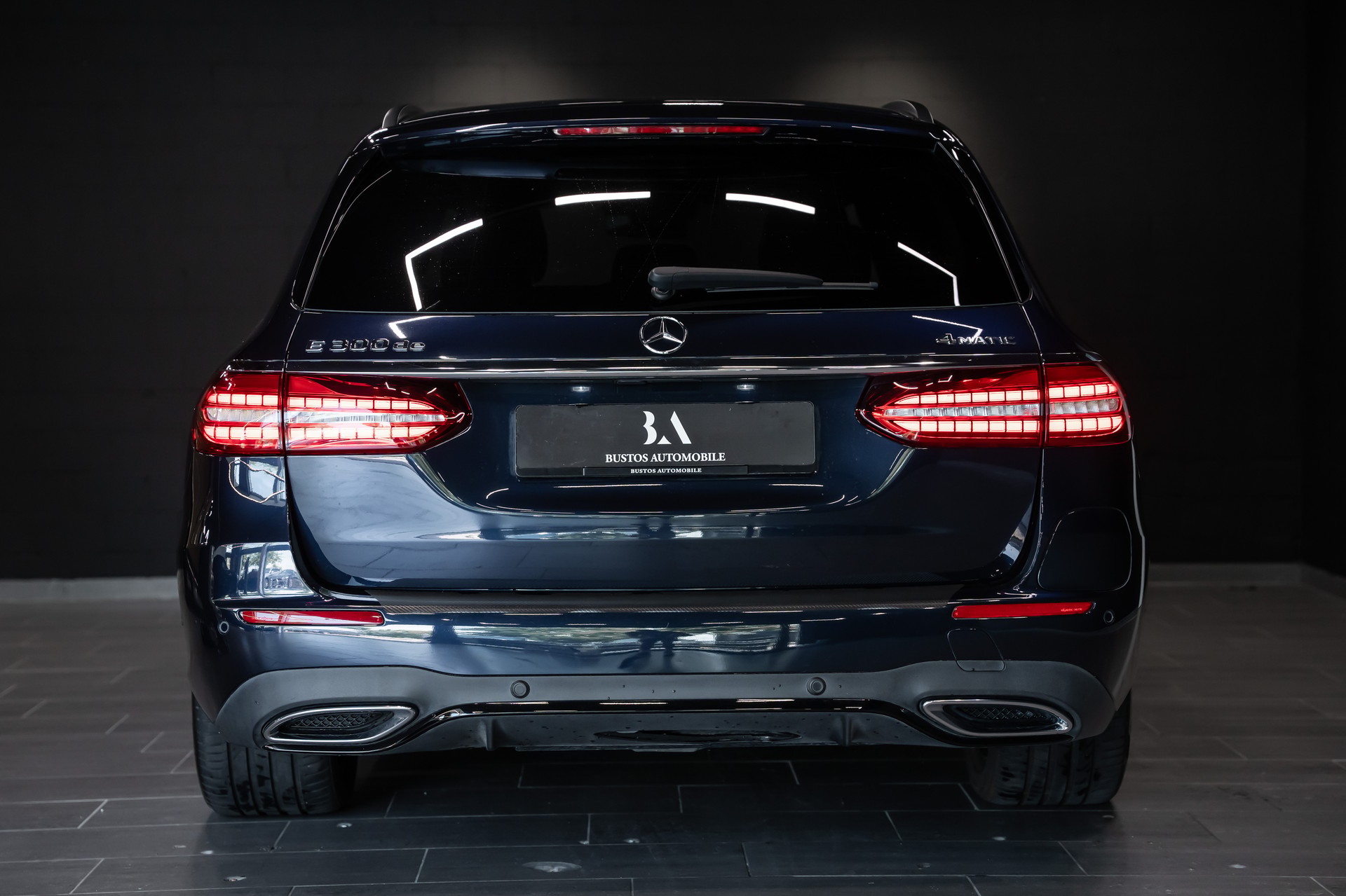 MERCEDES-BENZ E 300 de T 4Matic AMG Line 9G-Tronic / 360 Kamera / Pano-Schiebedach / Sitzheizung / Burmester /-image-8
