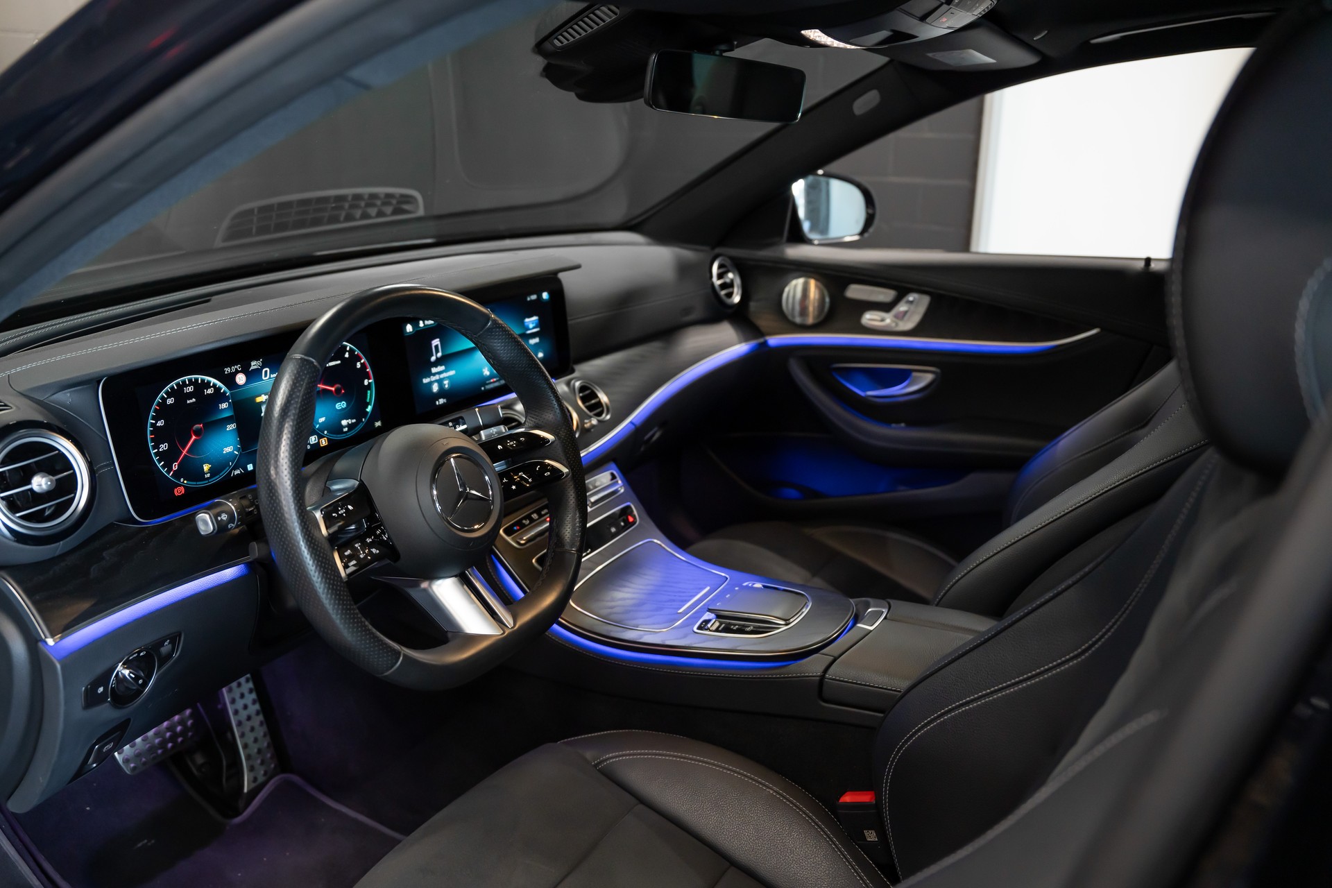 MERCEDES-BENZ E 300 de T 4Matic AMG Line 9G-Tronic / 360 Kamera / Pano-Schiebedach / Sitzheizung / Burmester /-image-9