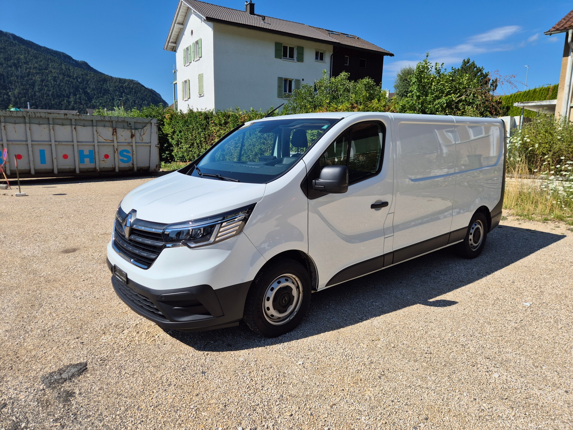 RENAULT 2.0 Blue dCi130 L2H1-image-1