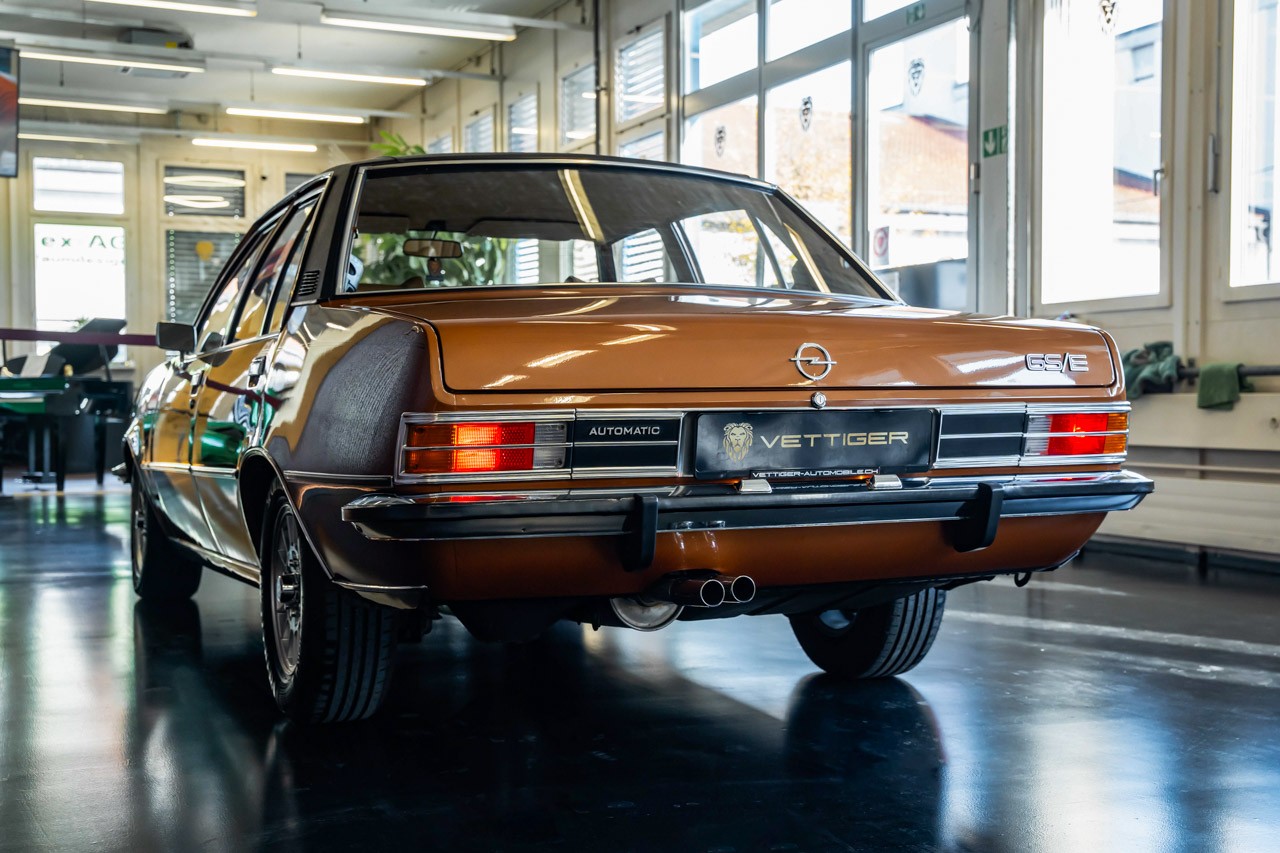 OPEL Commodore GS/E-showroom-element-3