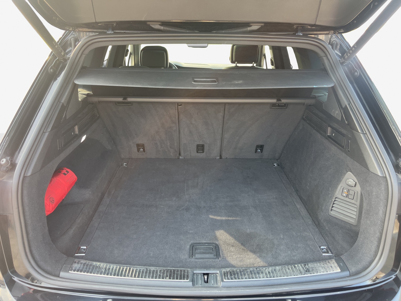 VW Touareg 3.0 TDI R Line Tiptronic-image-12