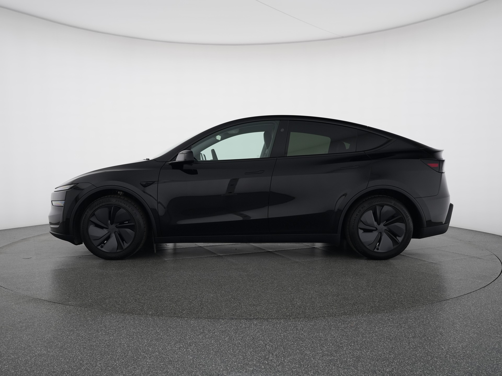 TESLA Model Y Long Range AWD-image-1