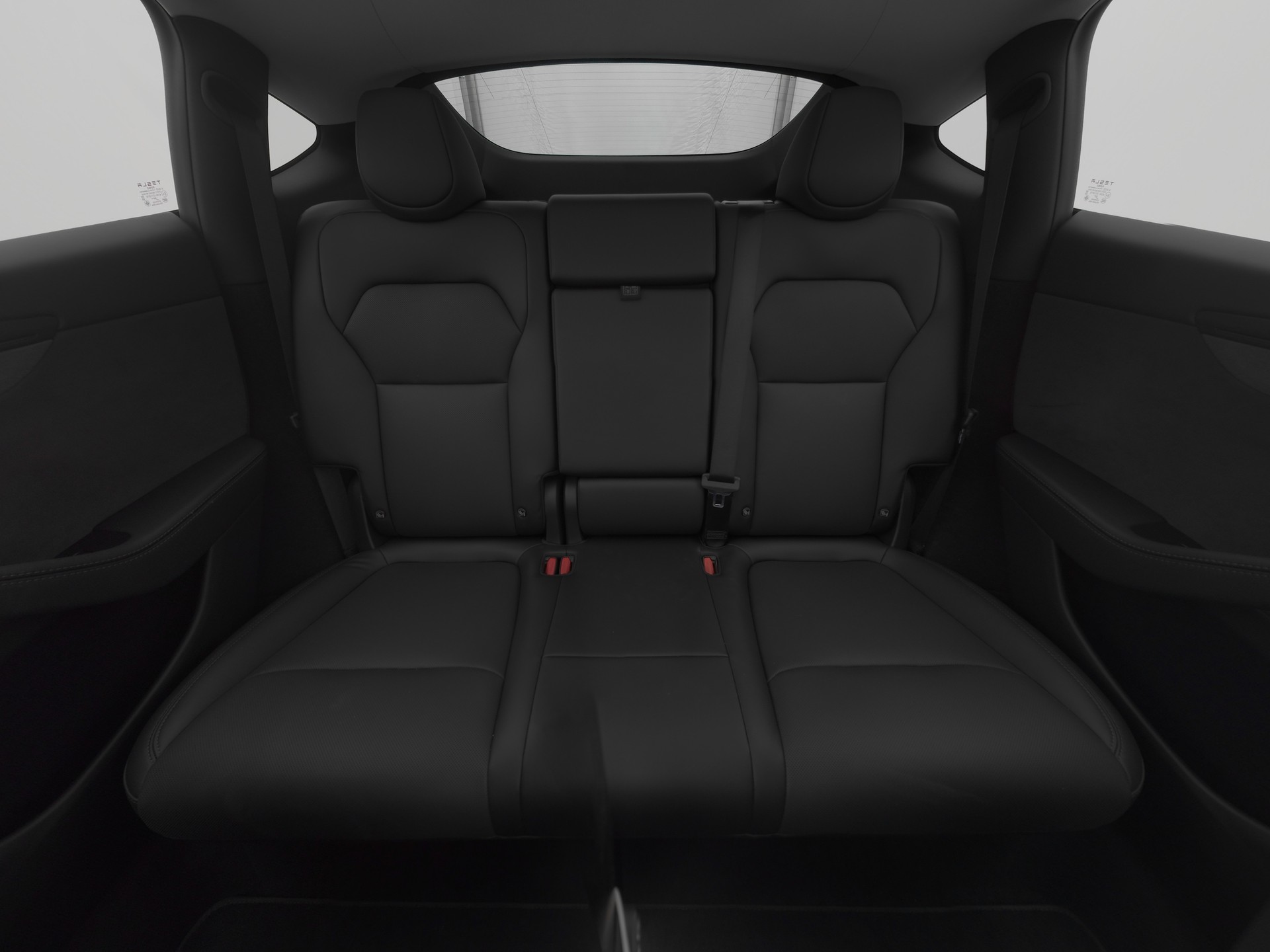 TESLA Model Y Long Range AWD-image-10