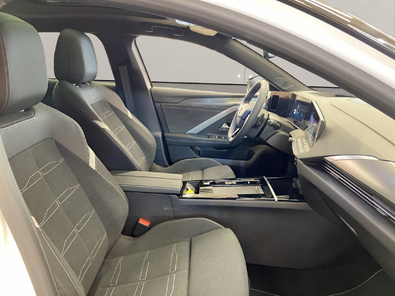 OPEL Astra Sports Tourer 1.2 T 130 GS-image-10