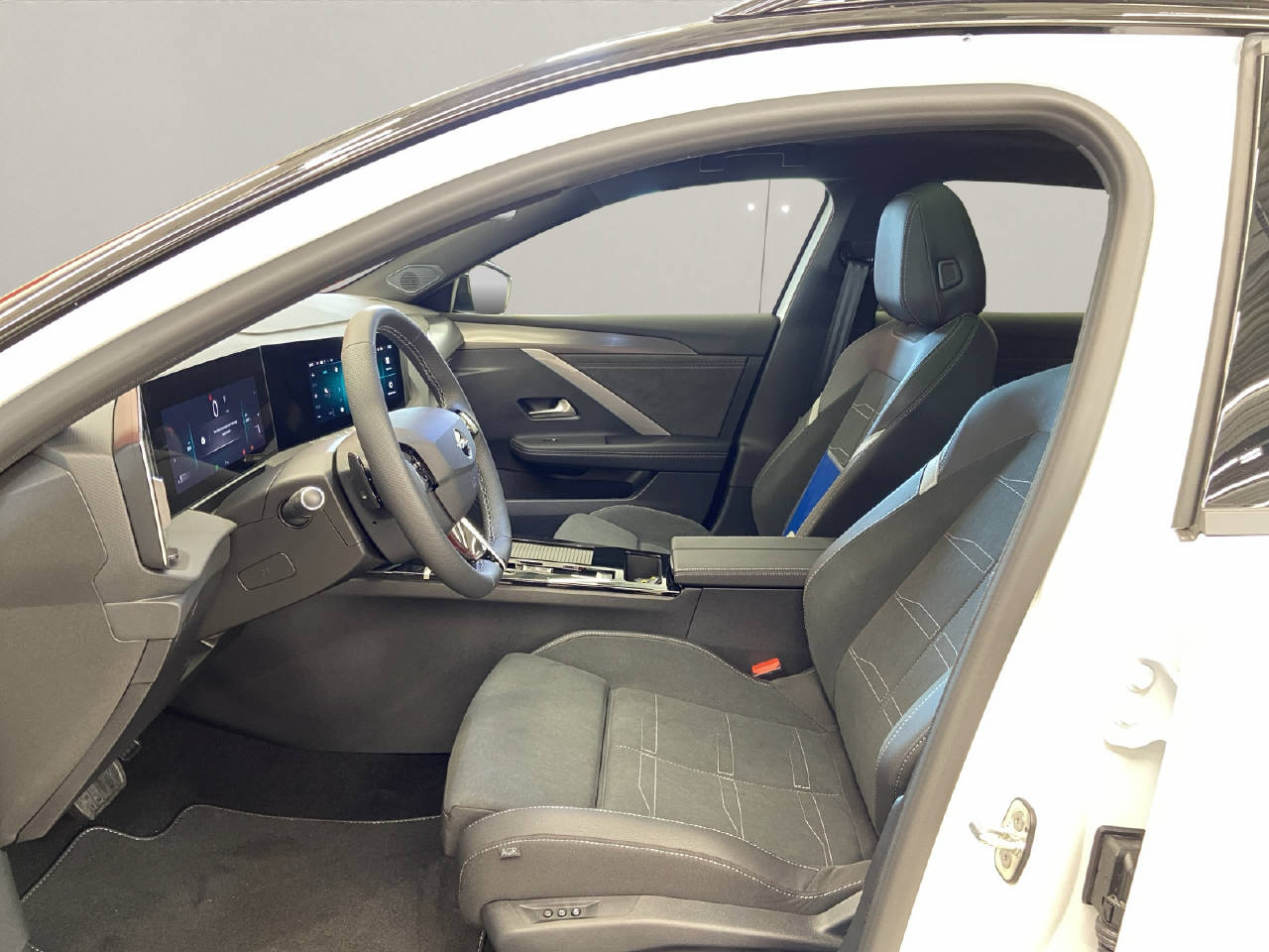 OPEL Astra Sports Tourer 1.2 T 130 GS-image-4