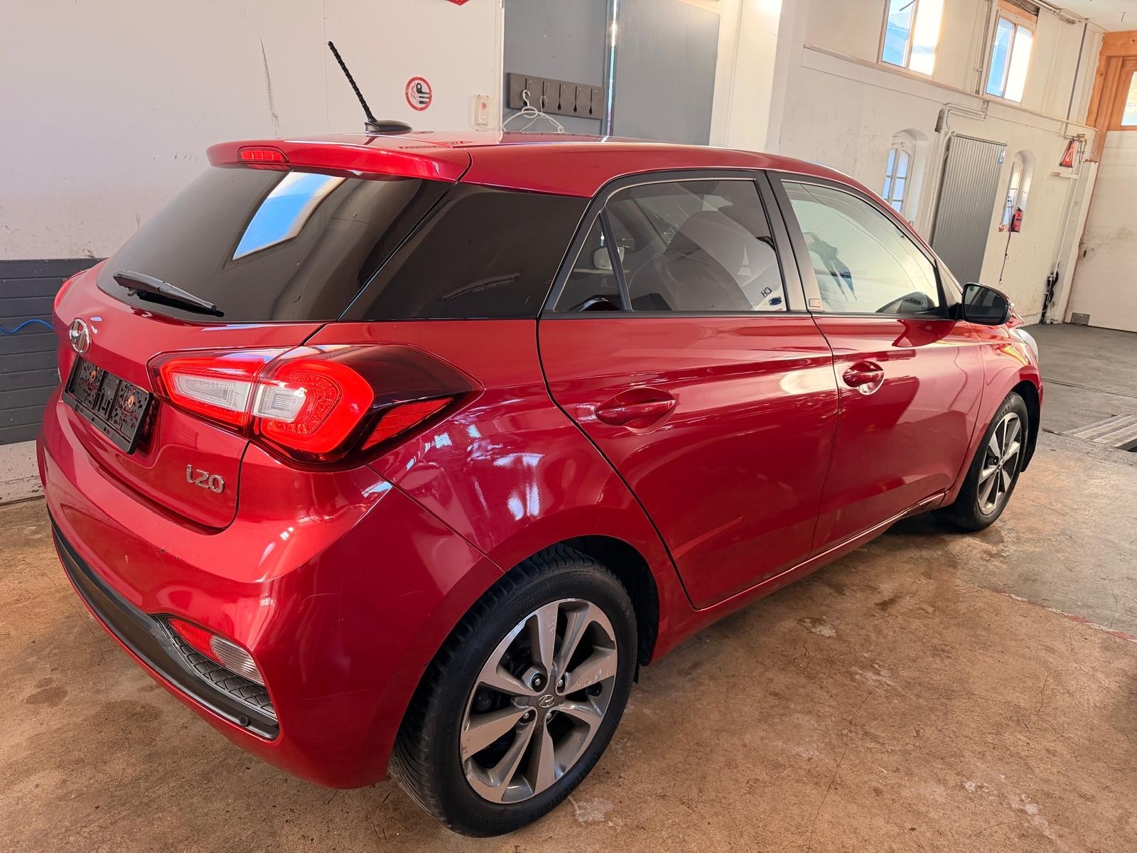 HYUNDAI i20 1.0 T-GDi Amplia-image-1