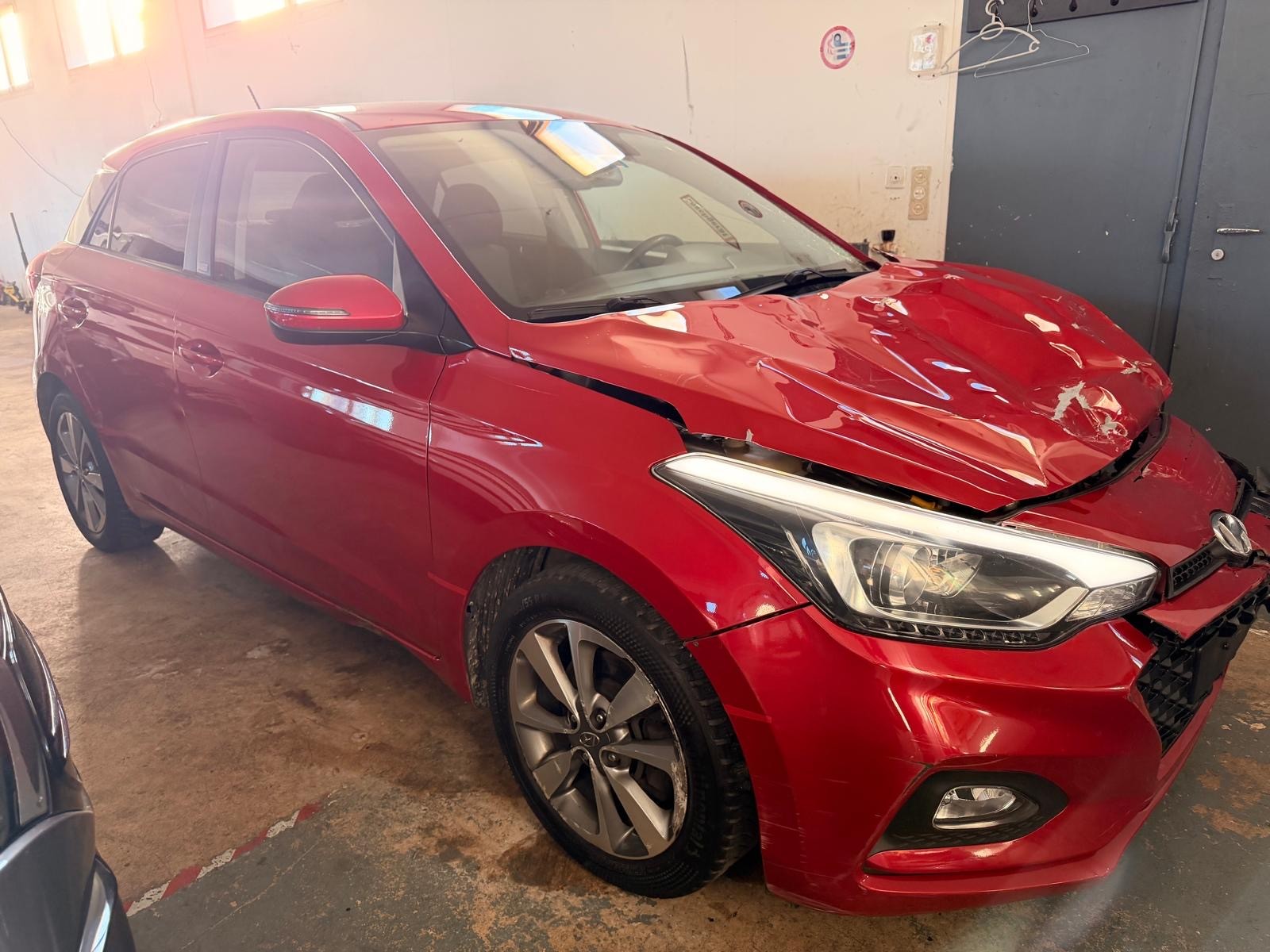HYUNDAI i20 1.0 T-GDi Amplia-image-0