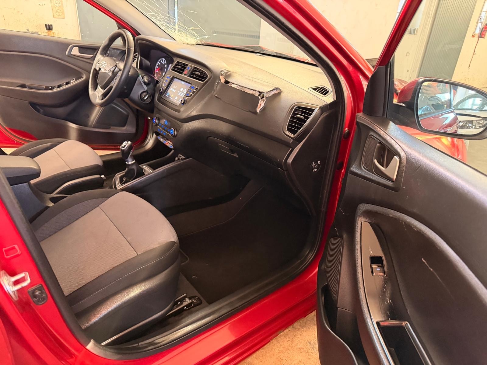 HYUNDAI i20 1.0 T-GDi Amplia-image-10