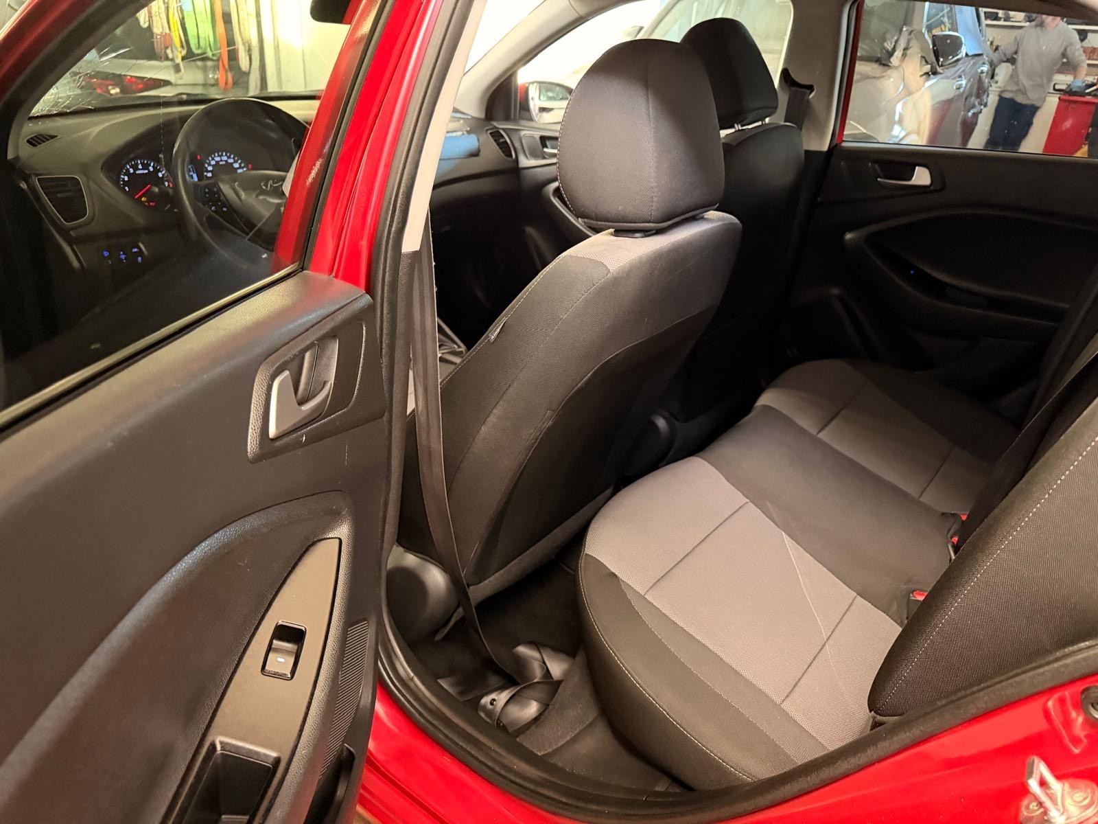 HYUNDAI i20 1.0 T-GDi Amplia-image-8