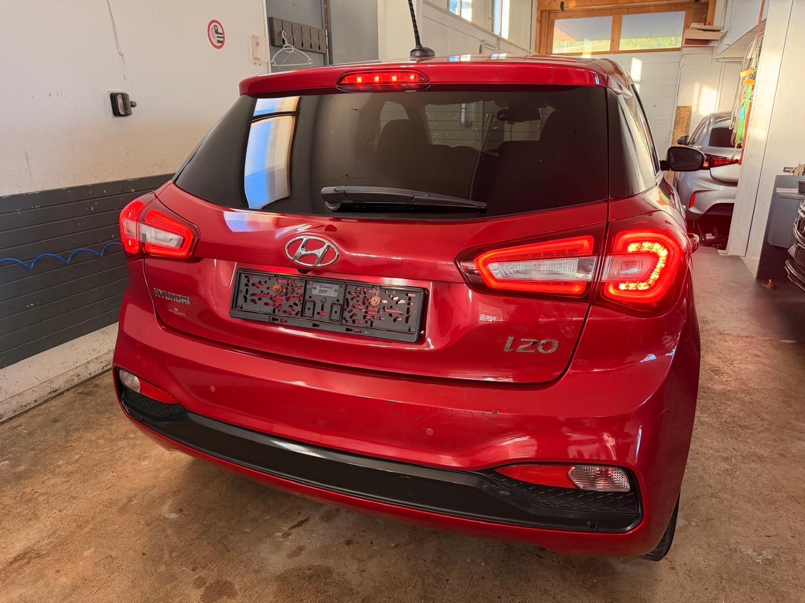 HYUNDAI i20 1.0 T-GDi Amplia-image-2