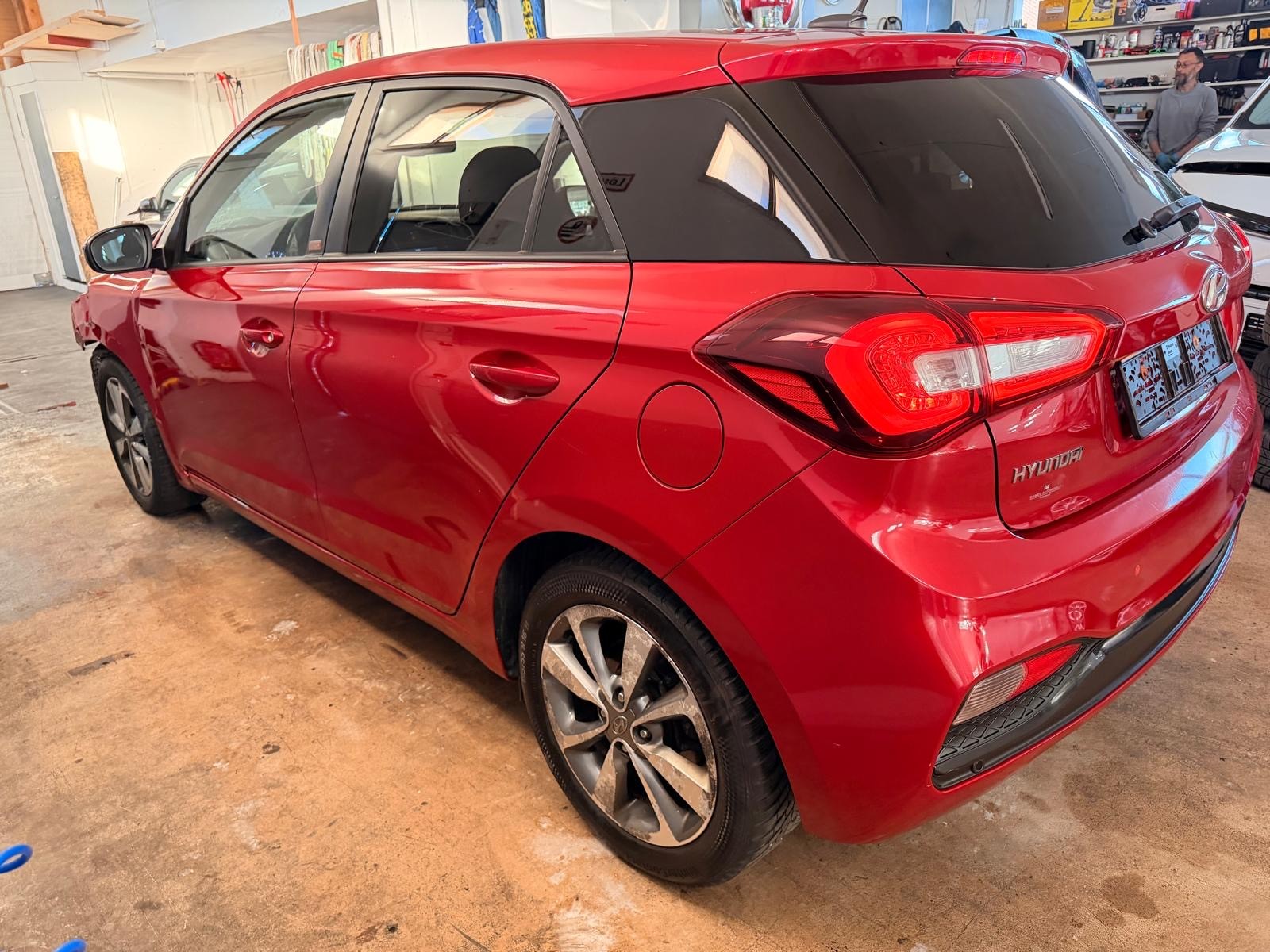 HYUNDAI i20 1.0 T-GDi Amplia-image-3