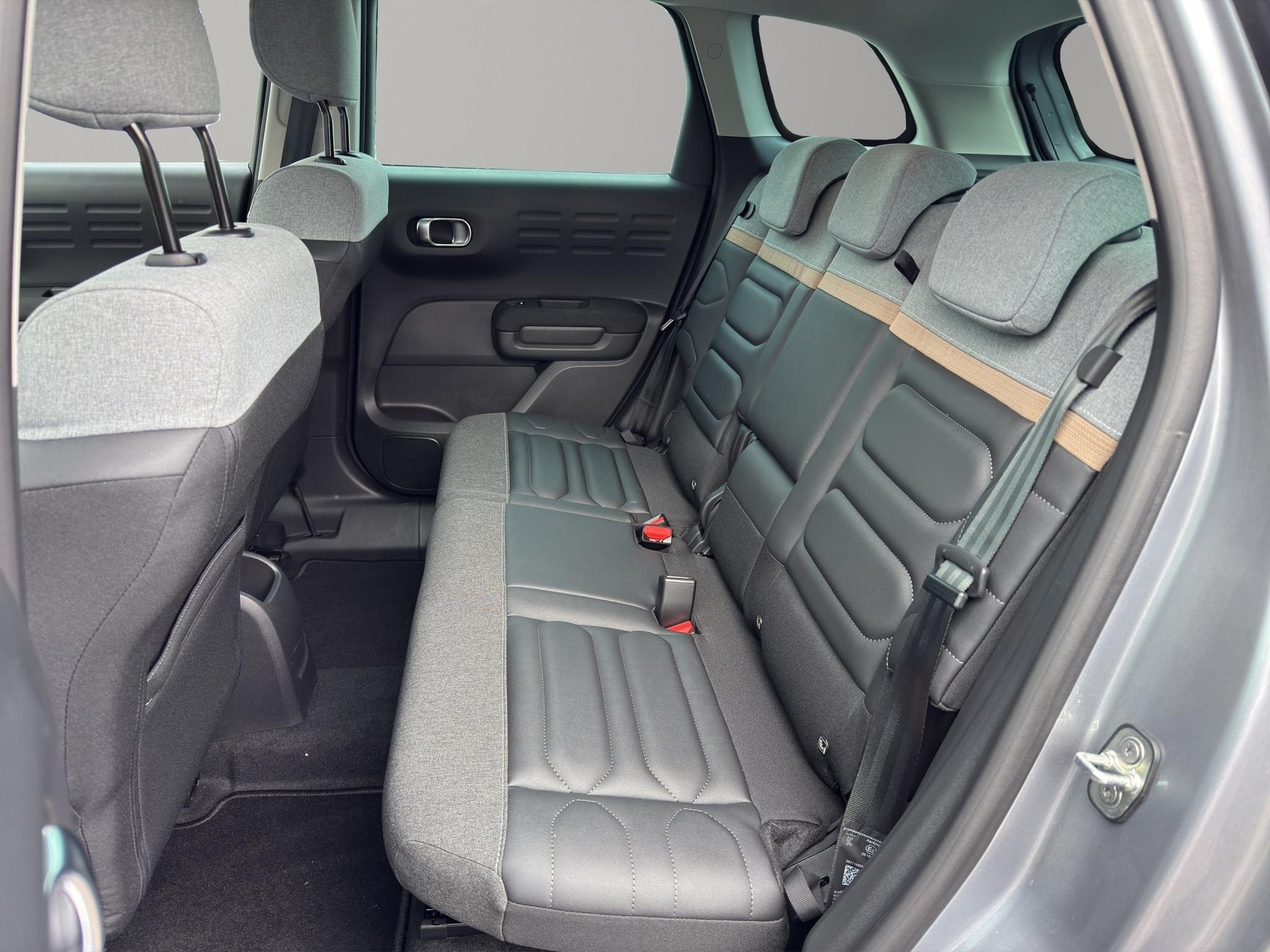 CITROEN C3 Aircross 1.2 PureTech 130 Swiss Edition-image-8