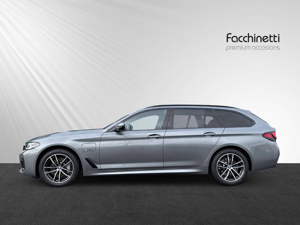 BMW 530e xDrive Touring M Sport Steptronic-image-2