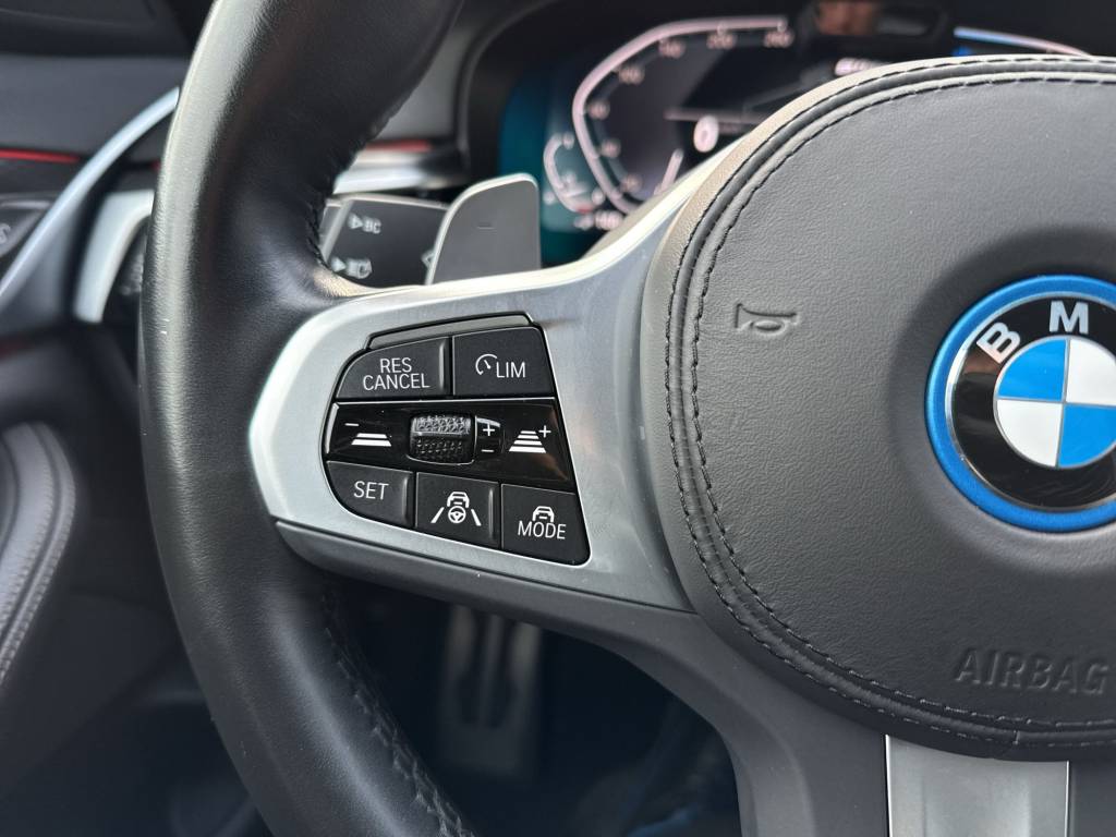 BMW 530e xDrive Touring M Sport Steptronic-image-15