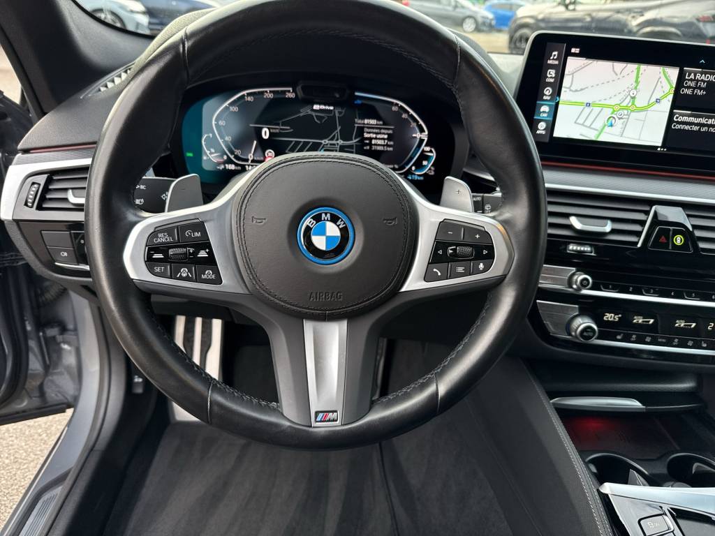 BMW 530e xDrive Touring M Sport Steptronic-image-12