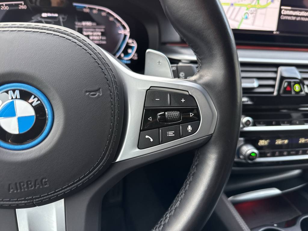 BMW 530e xDrive Touring M Sport Steptronic-image-16