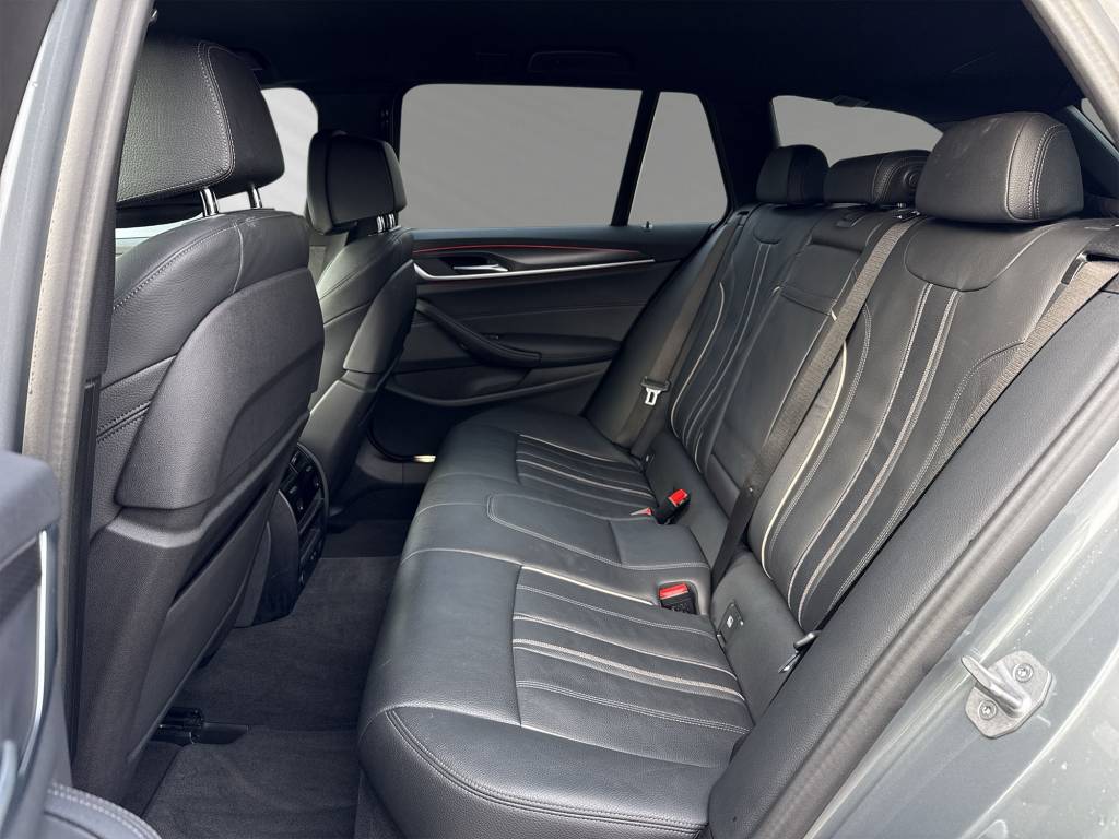 BMW 530e xDrive Touring M Sport Steptronic-image-7