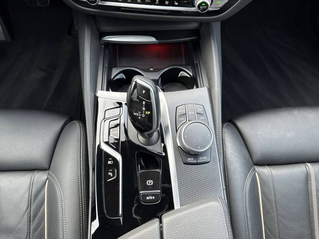 BMW 530e xDrive Touring M Sport Steptronic-image-13