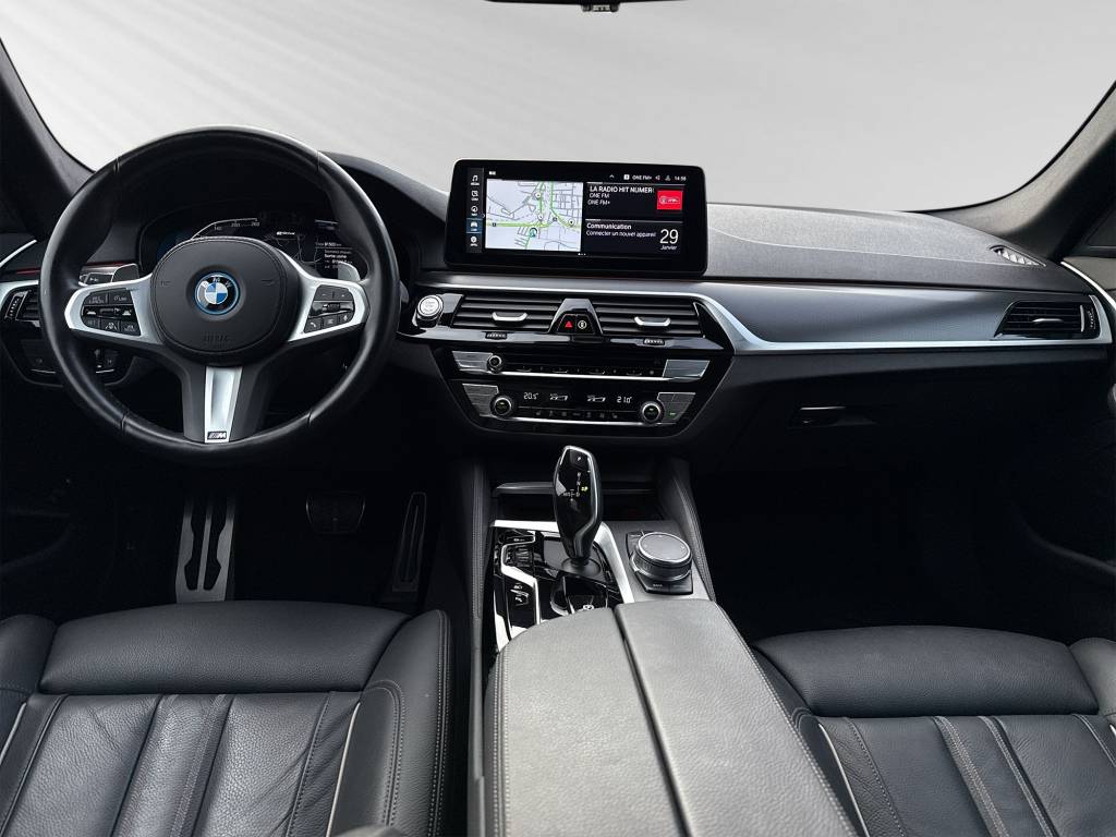 BMW 530e xDrive Touring M Sport Steptronic-image-6