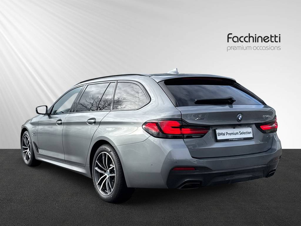 BMW 530e xDrive Touring M Sport Steptronic-image-3