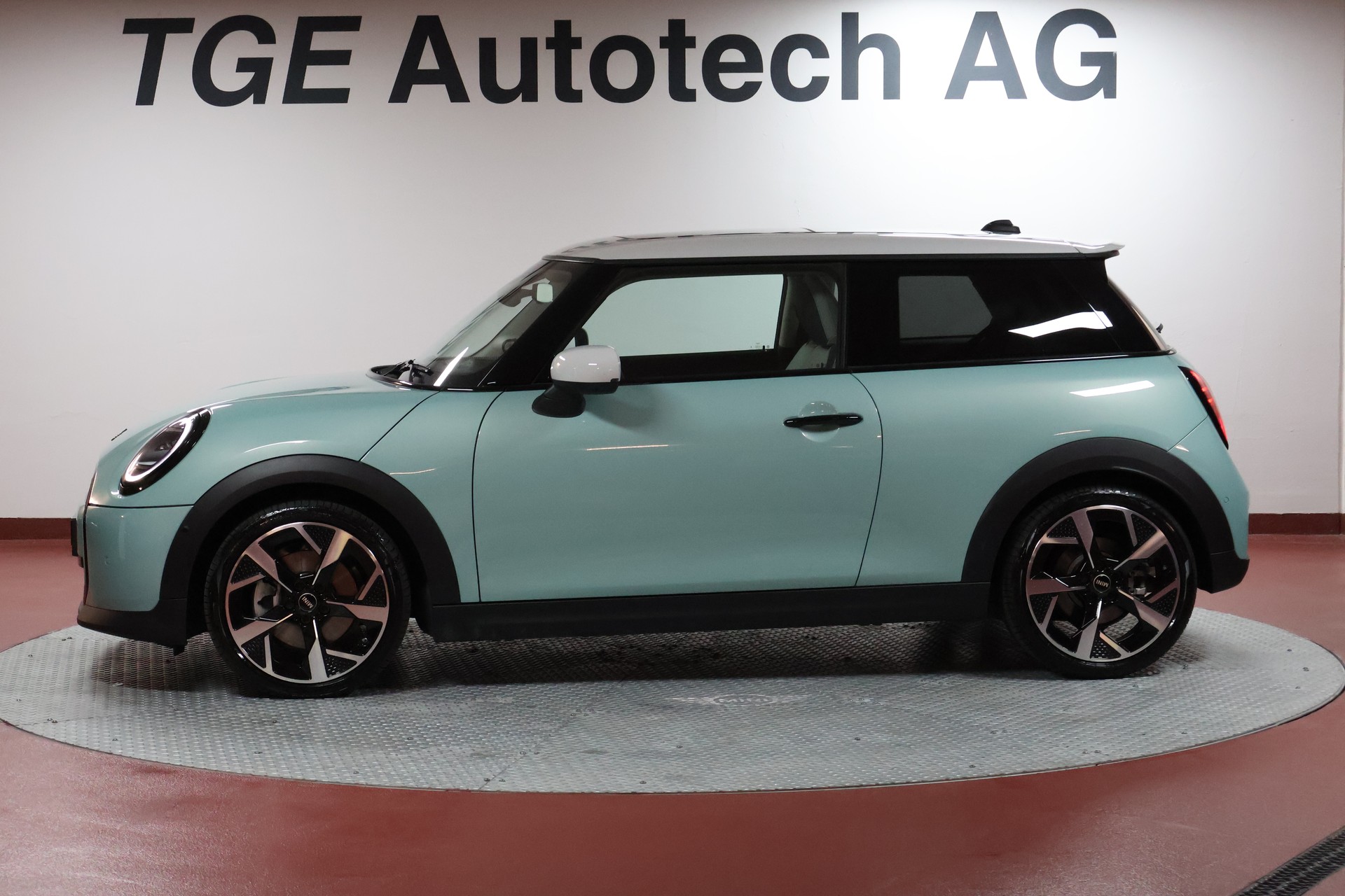 MINI Cooper S DKG-showroom-element-3