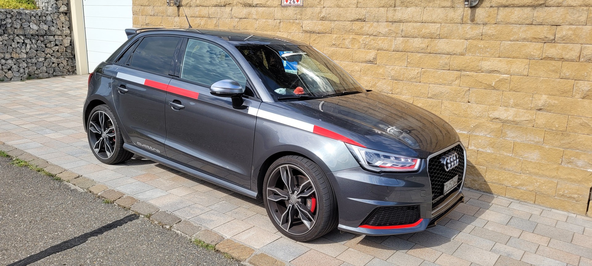 AUDI S1 Sportback 2.0 TFSI Sport quattro-image-2