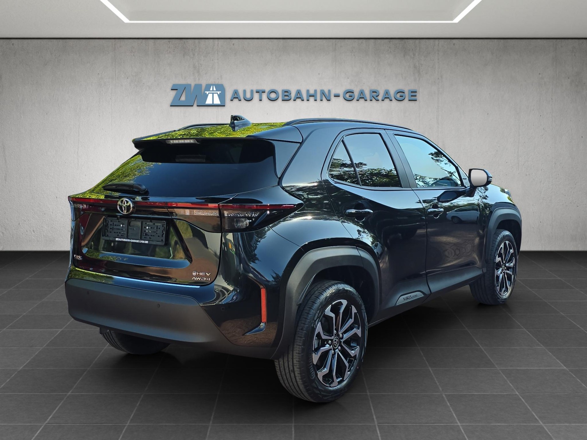 TOYOTA Yaris Cross 1.5 VVT-i HSD Trend AWD-i-image-4