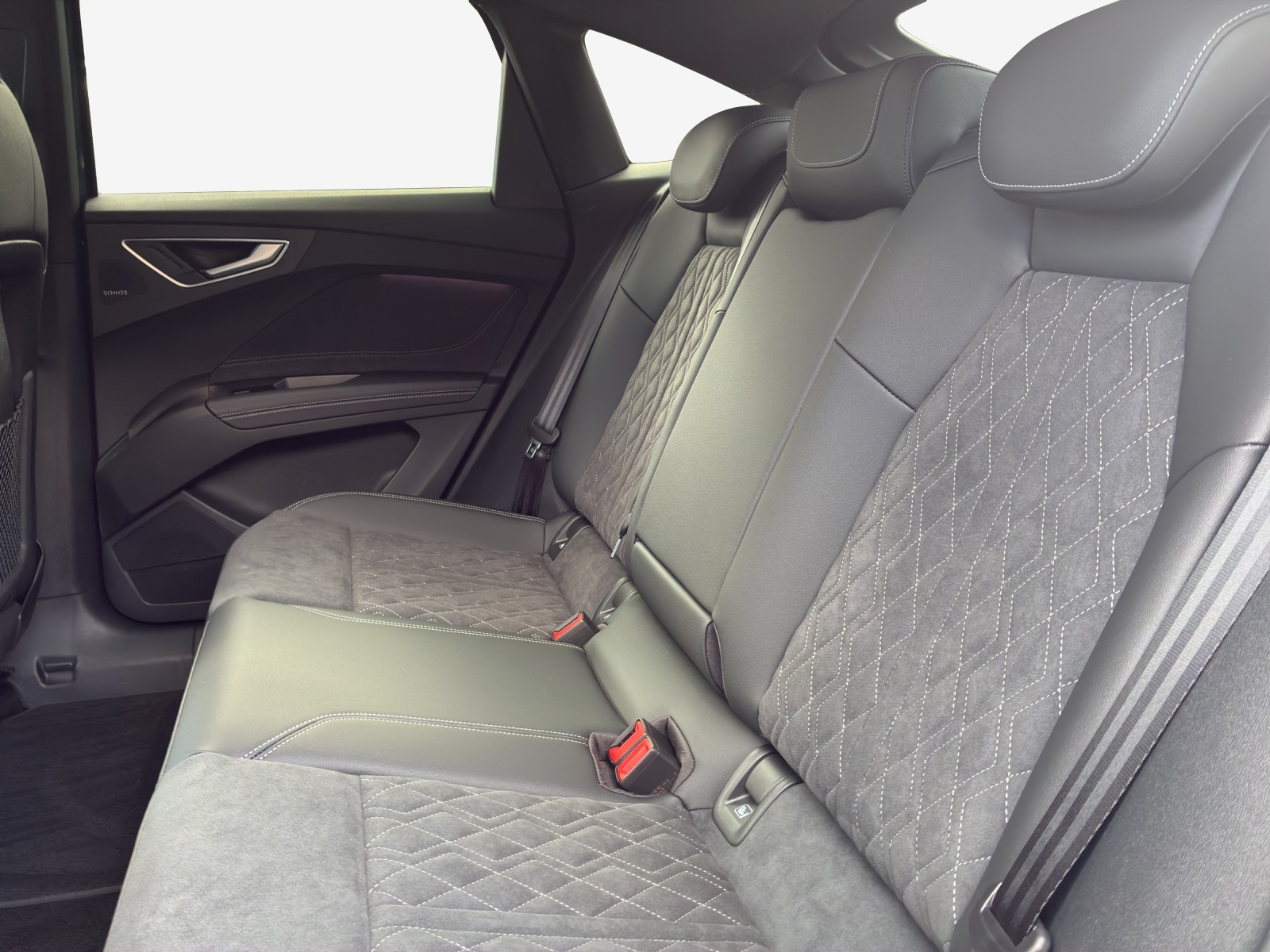 AUDI Q4 Sportback e-tron quattro performance Swiss Ski-image-11