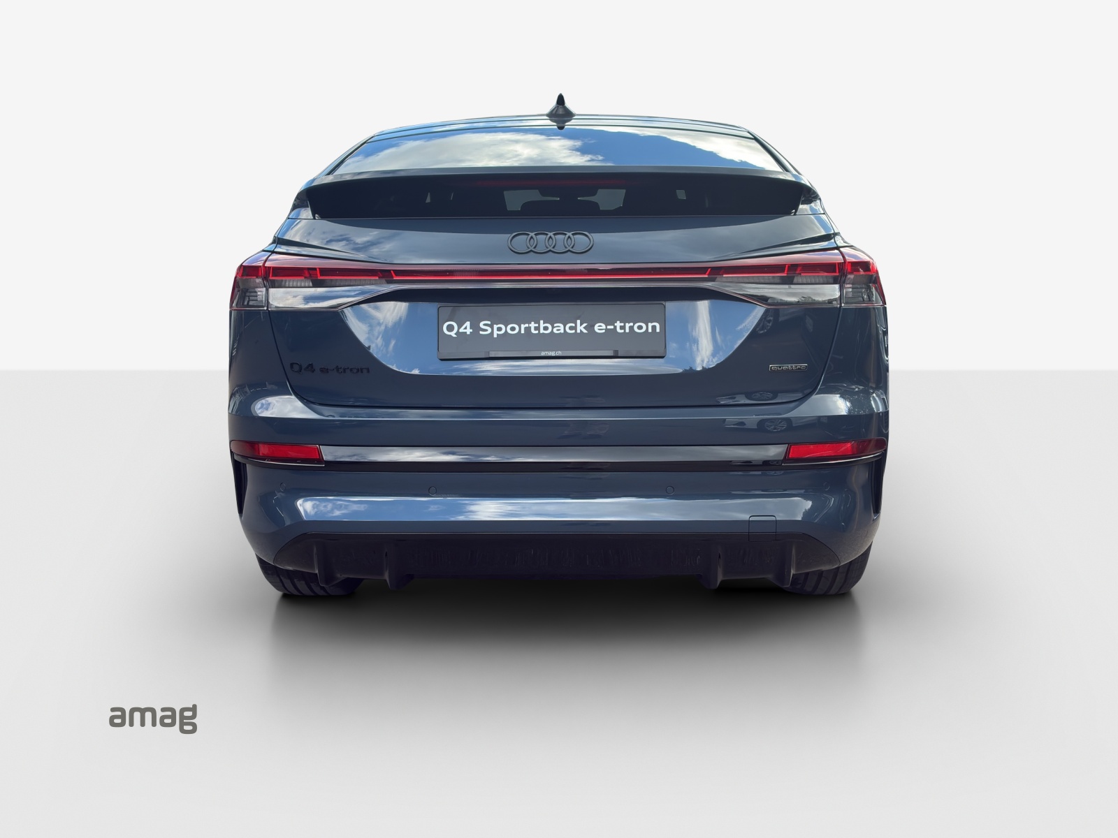 AUDI Q4 Sportback e-tron quattro performance Swiss Ski-showroom-element-3