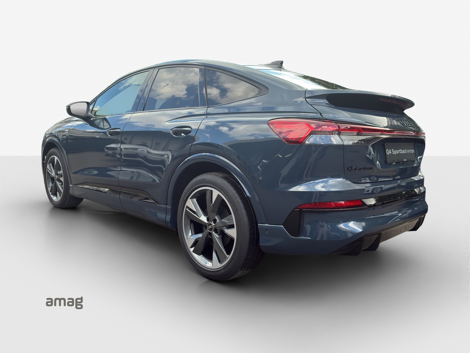 AUDI Q4 Sportback e-tron quattro performance Swiss Ski-showroom-element-2