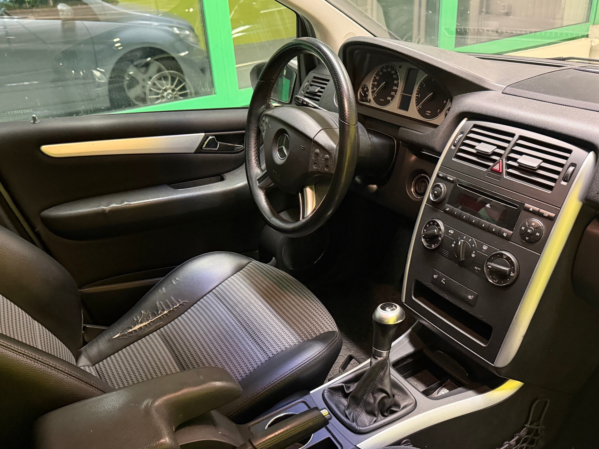 MERCEDES-BENZ B 200 T-image-7