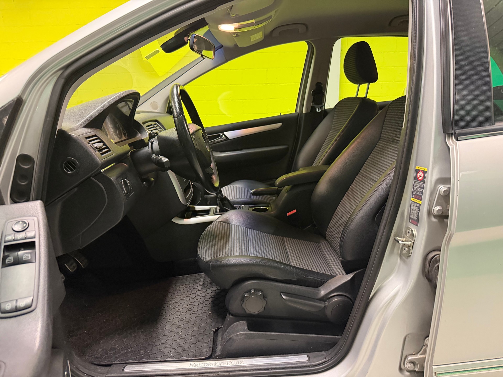 MERCEDES-BENZ B 200 T-image-12
