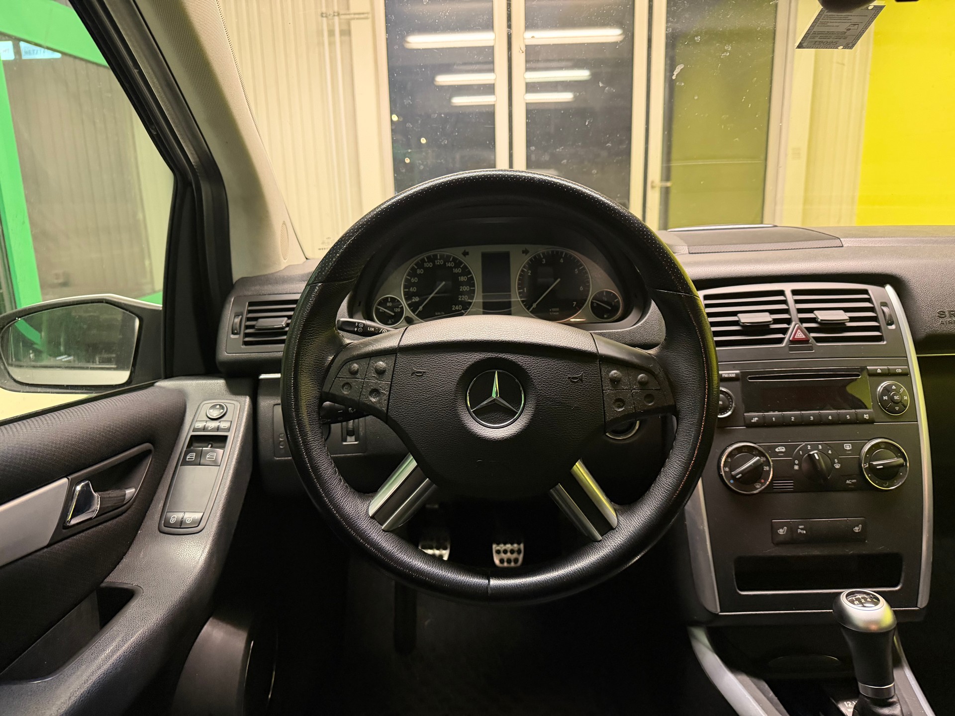 MERCEDES-BENZ B 200 T-image-10