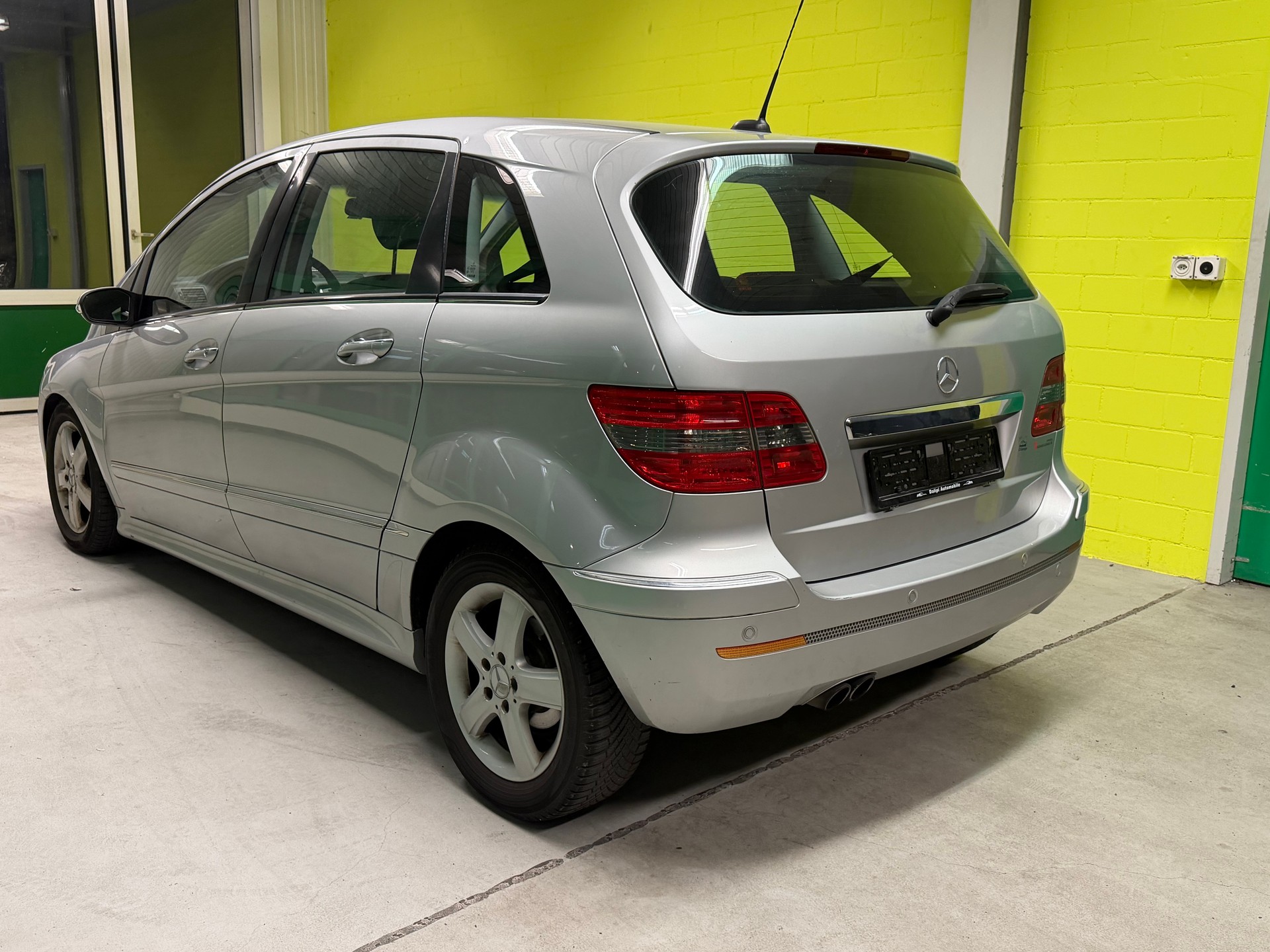 MERCEDES-BENZ B 200 T-image-19