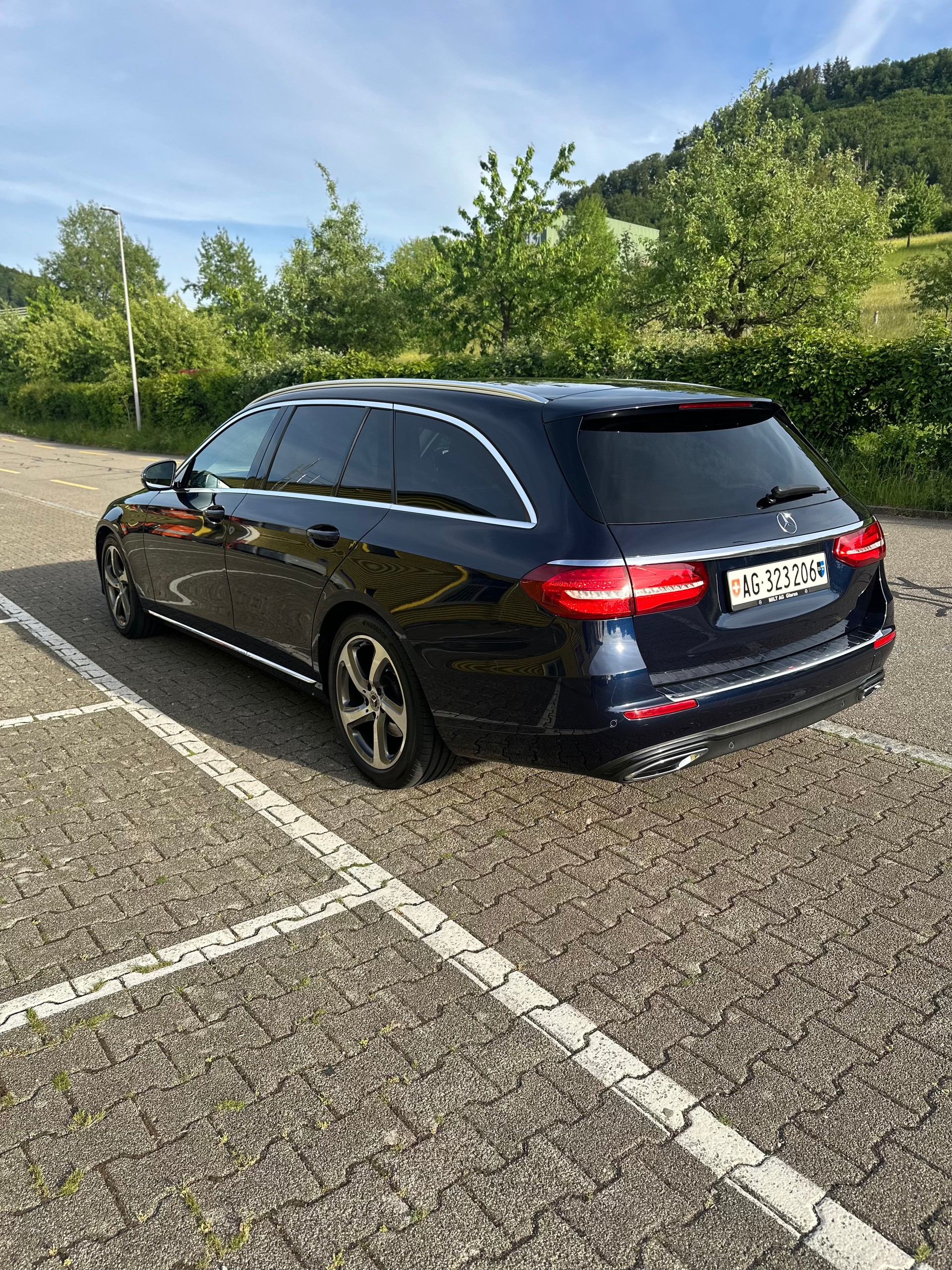 MERCEDES-BENZ E 220 d Swiss Star 4matic-image-2