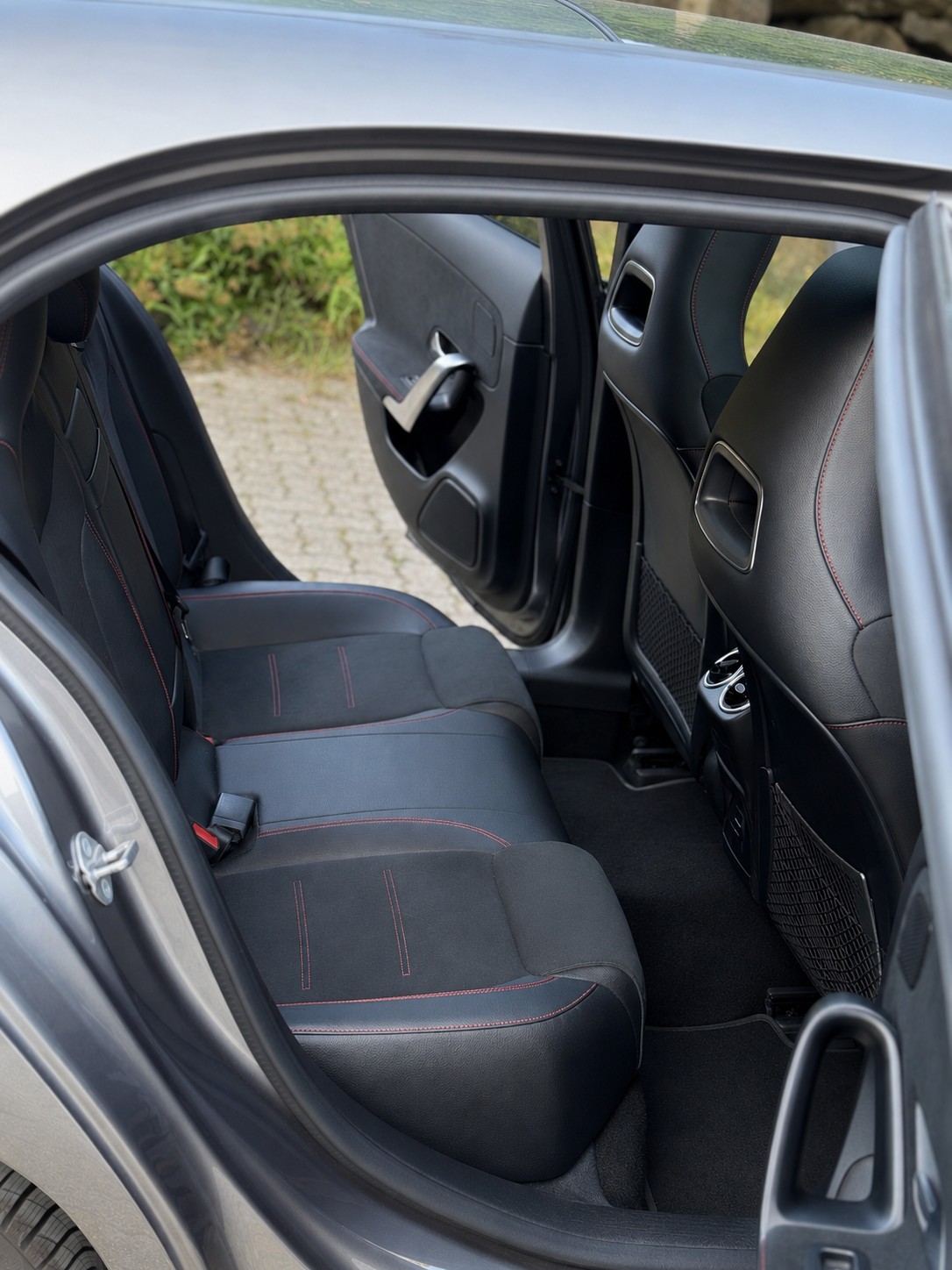 MERCEDES-BENZ A 180 d Night Star AMG Line-image-4