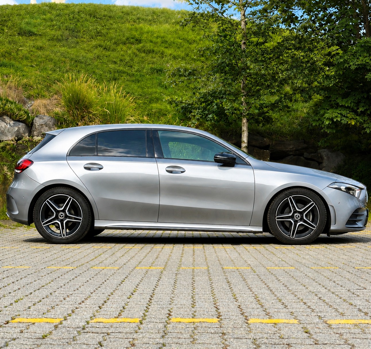 MERCEDES-BENZ A 180 d Night Star AMG Line-image-1